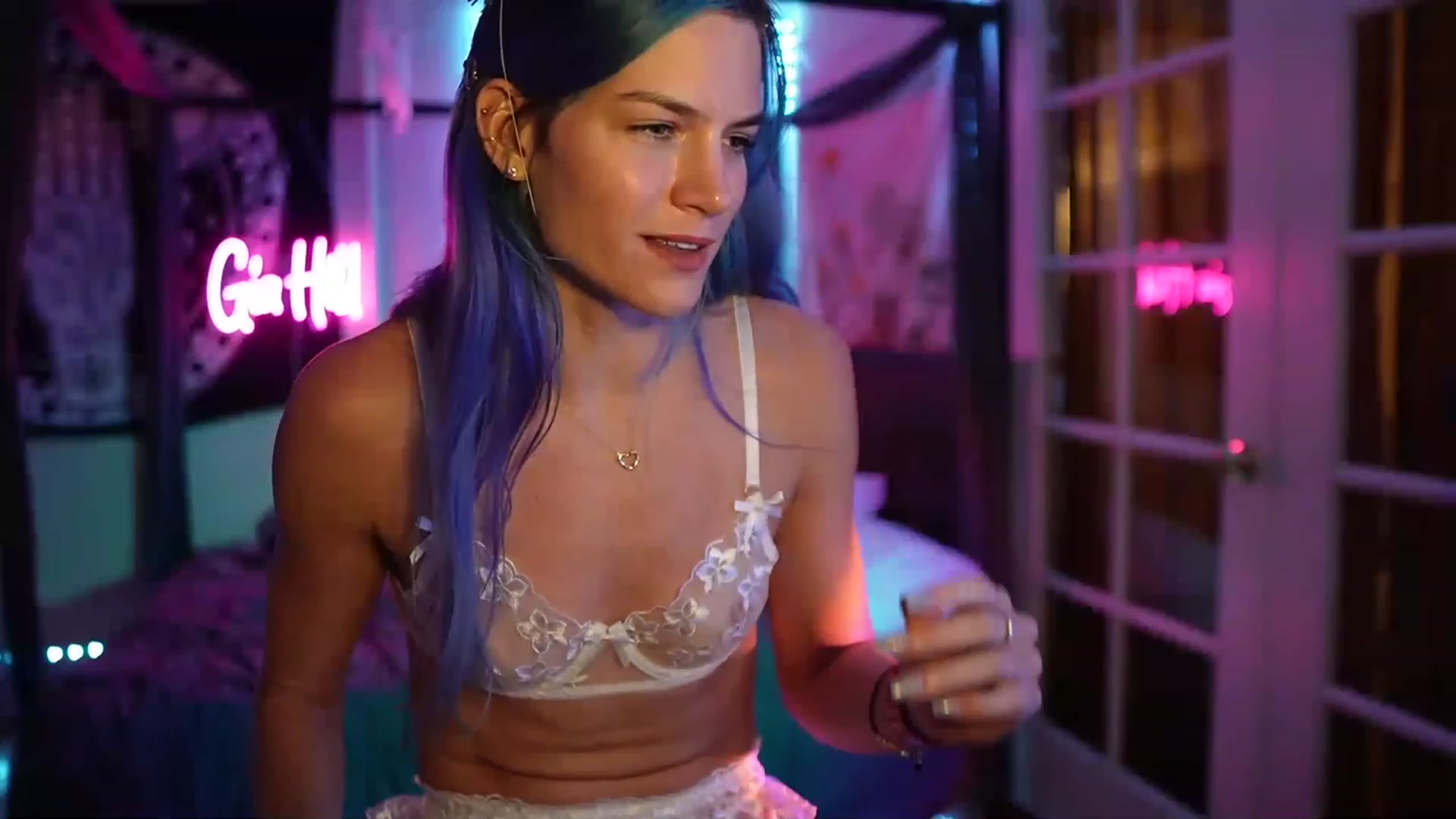 Gallery image thumbnail from Gia_Hill's myfreecams stream on, 04/19/2023, 24:19 image 2 of 20