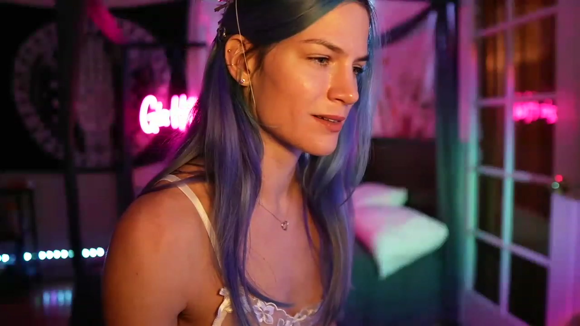 Gallery image thumbnail from Gia_Hill's myfreecams stream on, 04/19/2023, 24:19 image 14 of 20