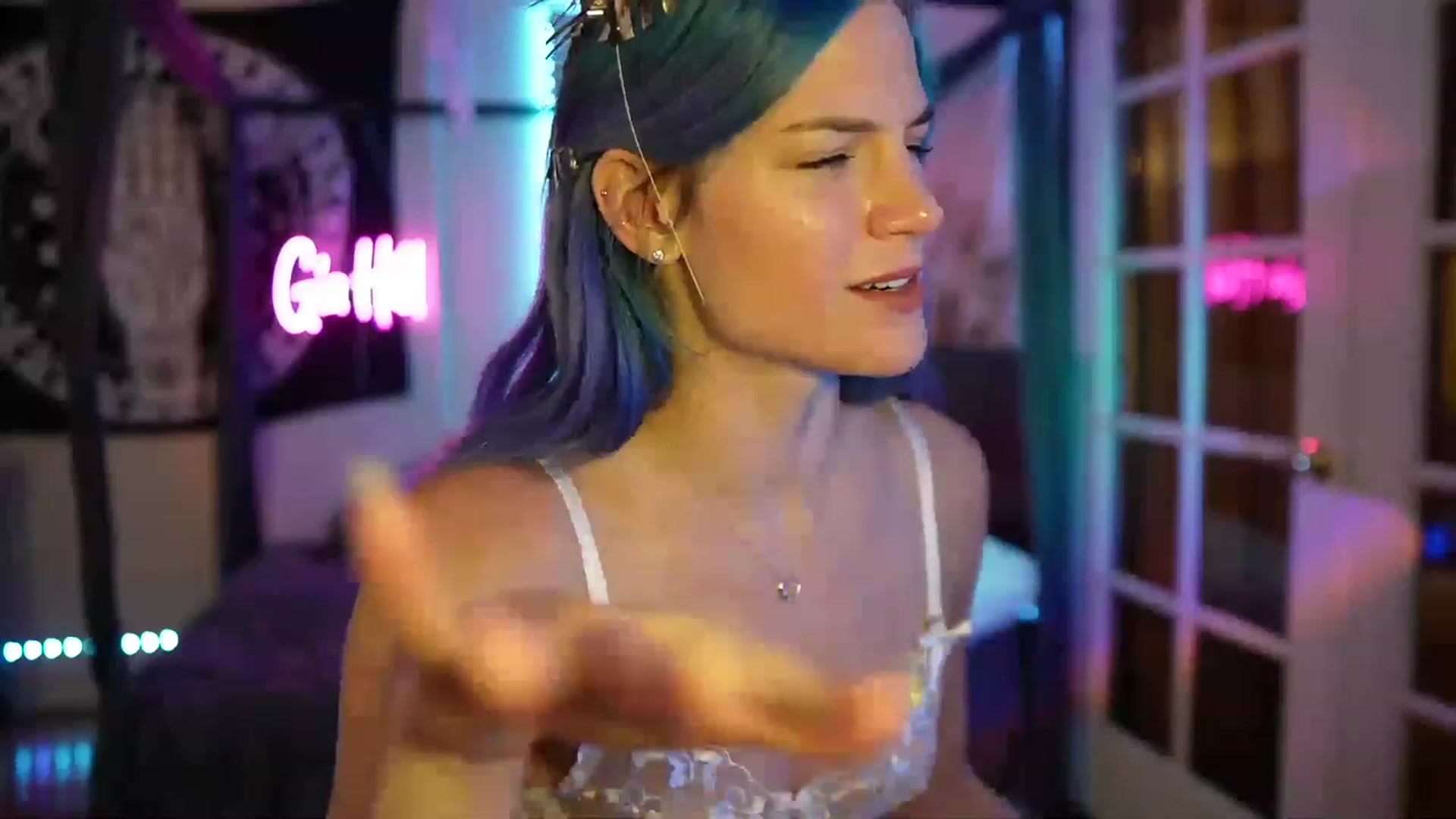 Gallery image thumbnail from Gia_Hill's myfreecams stream on, 04/19/2023, 01:27 image 13 of 20