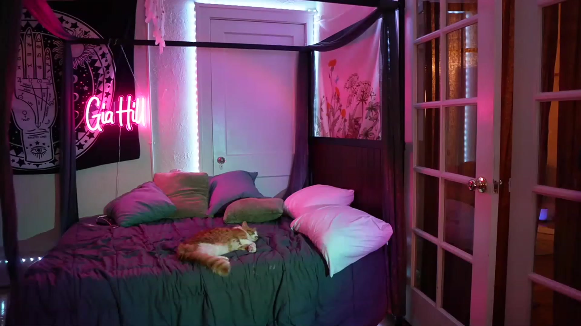 Gallery image thumbnail from Gia_Hill's myfreecams stream on, 04/19/2023, 01:27 image 5 of 20