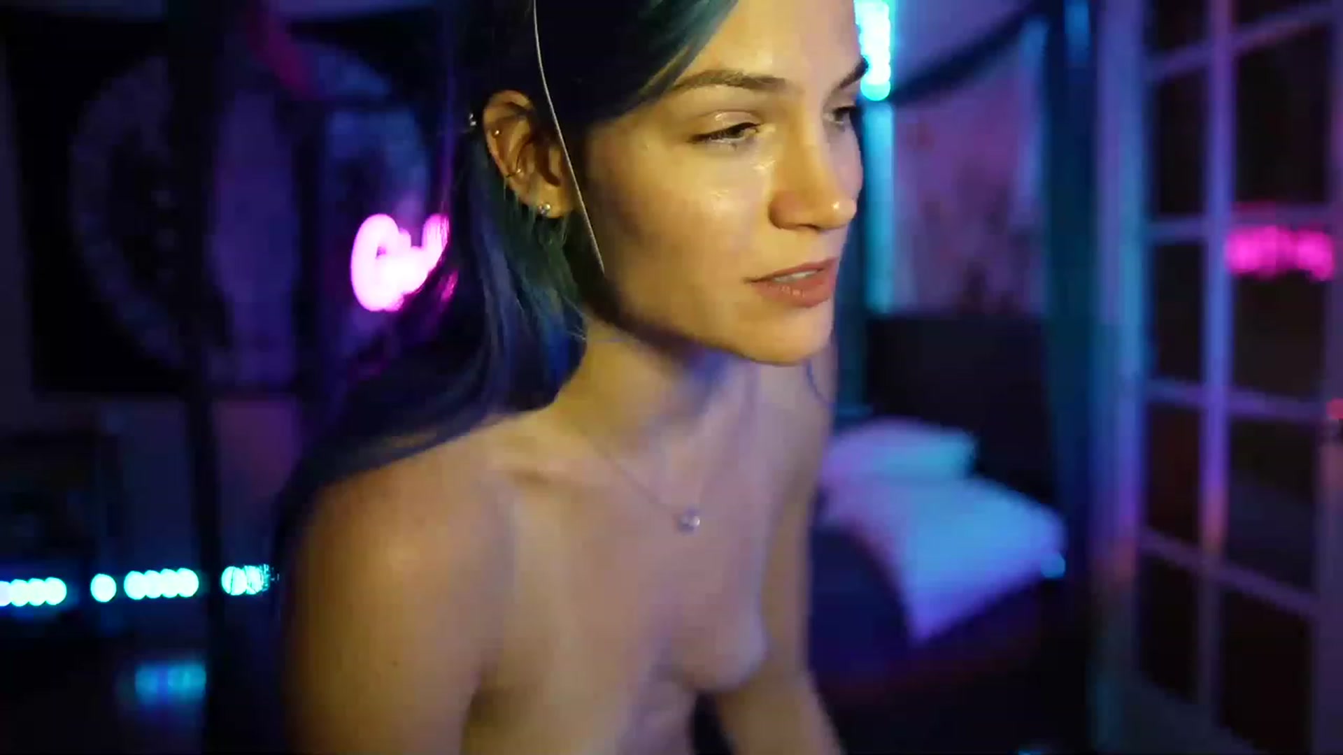 Gallery image thumbnail from Gia_Hill's myfreecams stream on, 04/19/2023, 03:17 image 5 of 20