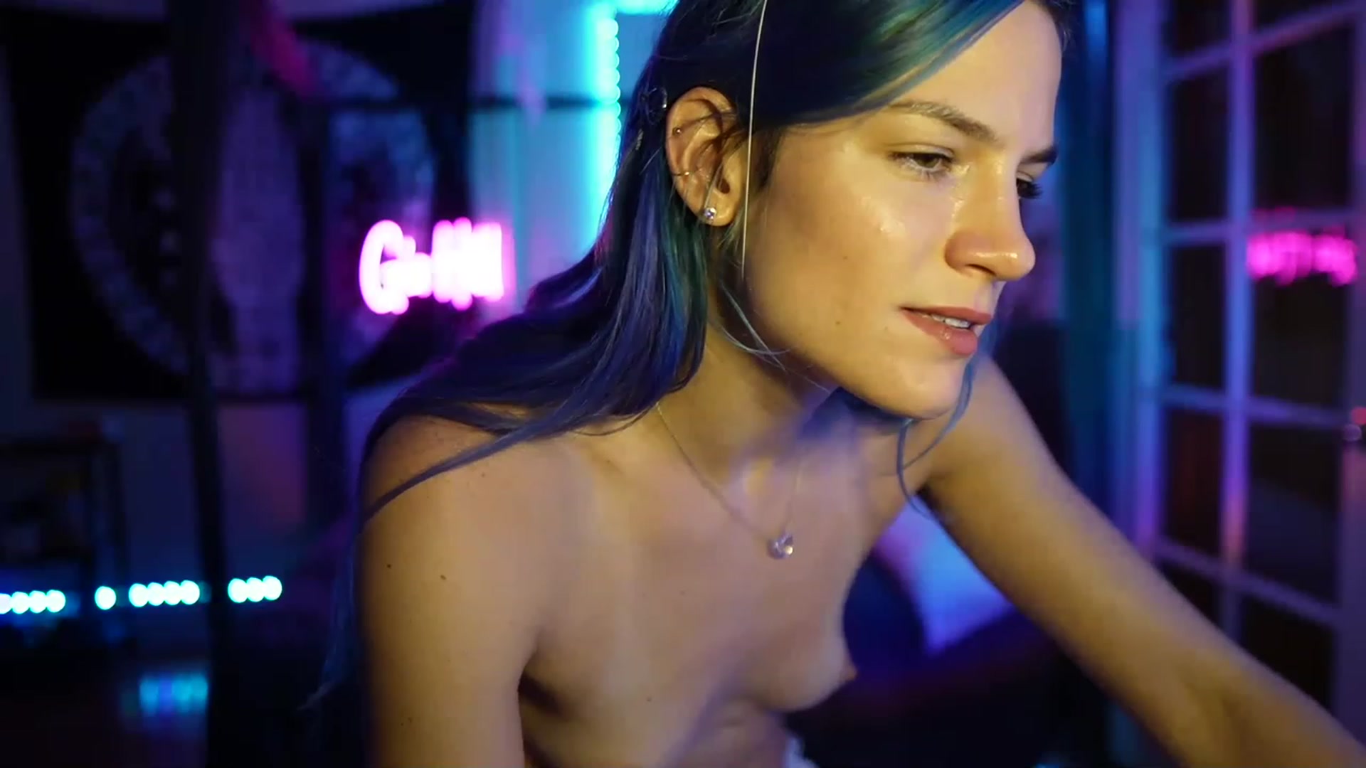 Gallery image thumbnail from Gia_Hill's myfreecams stream on, 04/19/2023, 03:17 image 10 of 20