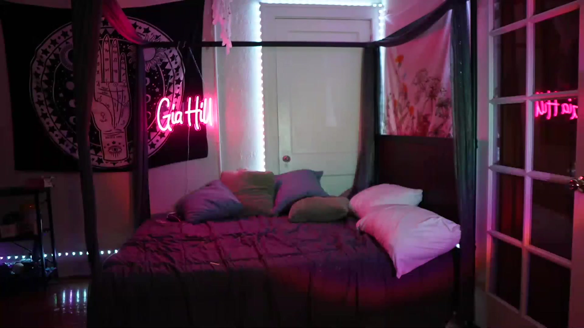 Gallery image thumbnail from Gia_Hill's myfreecams stream on, 04/19/2023, 03:17 image 1 of 20