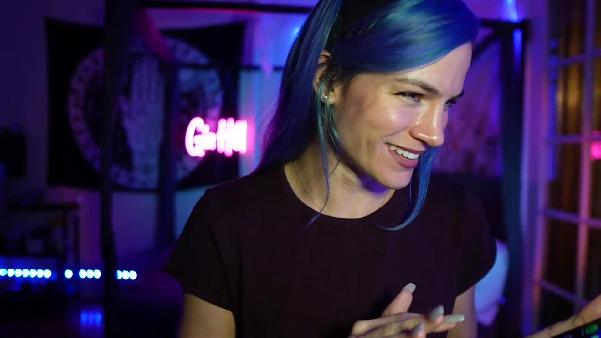 Gallery image thumbnail from Gia_Hill's myfreecams stream on, 04/20/2023, 24:29 image 8 of 20