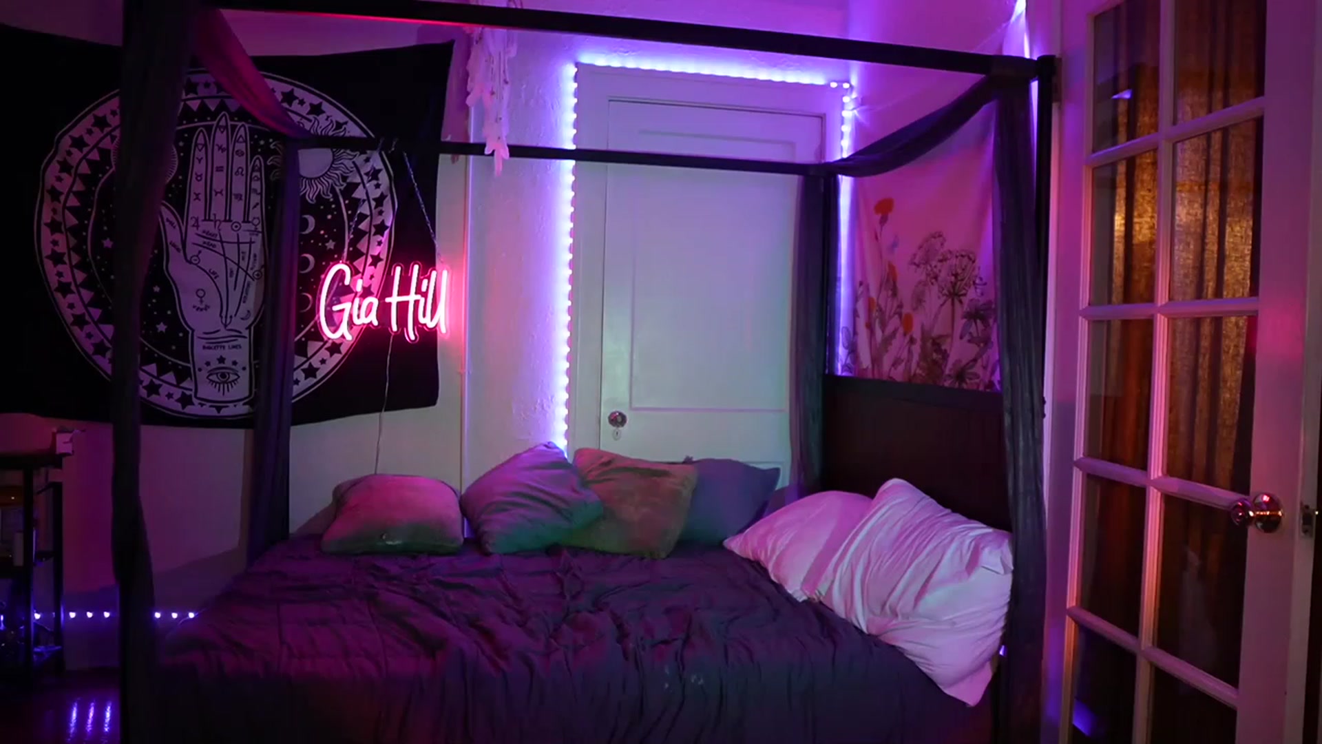 Gallery image thumbnail from Gia_Hill's myfreecams stream on, 04/20/2023, 24:29 image 1 of 20