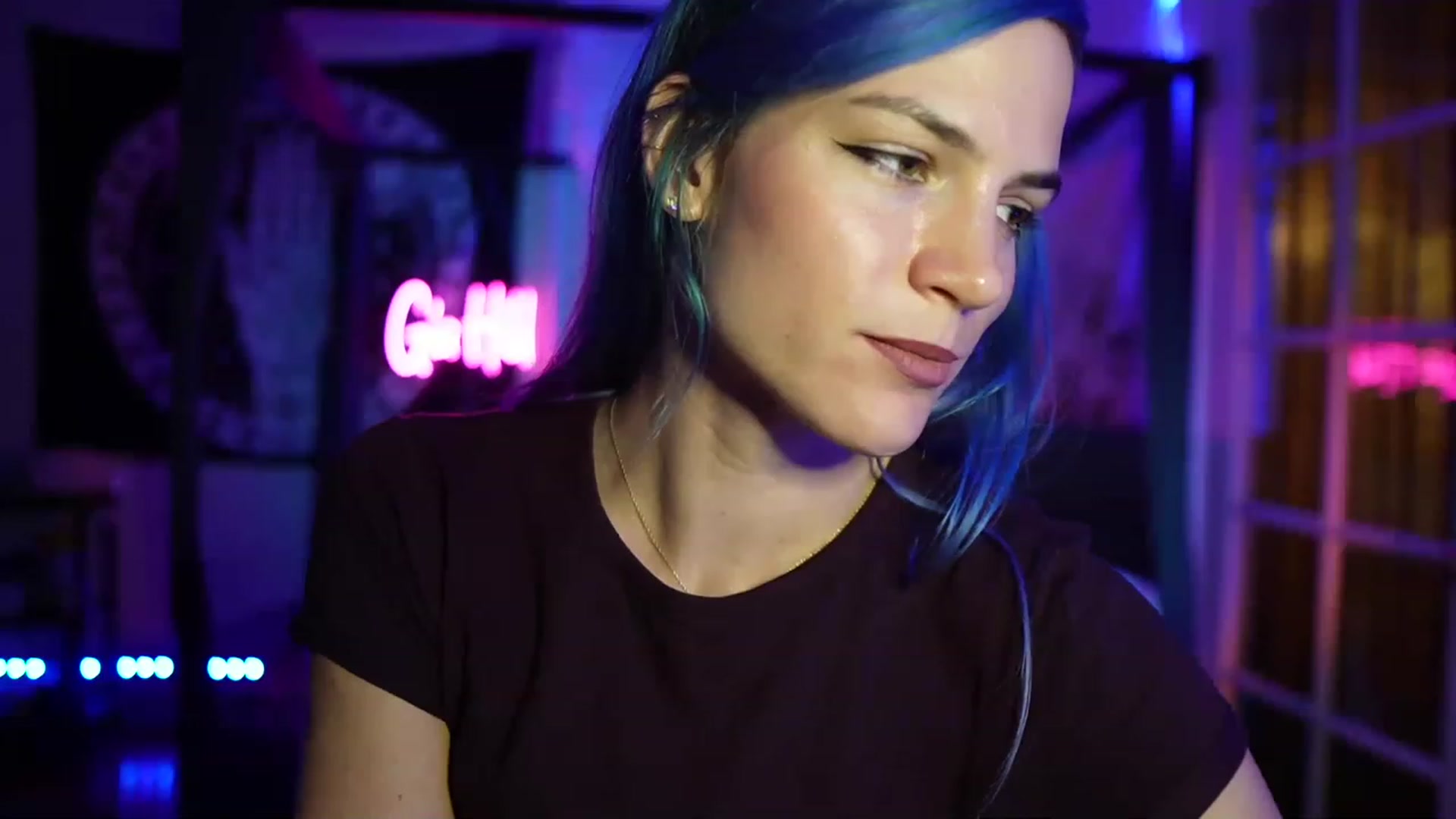 Gallery image thumbnail from Gia_Hill's myfreecams stream on, 04/20/2023, 24:29 image 17 of 20