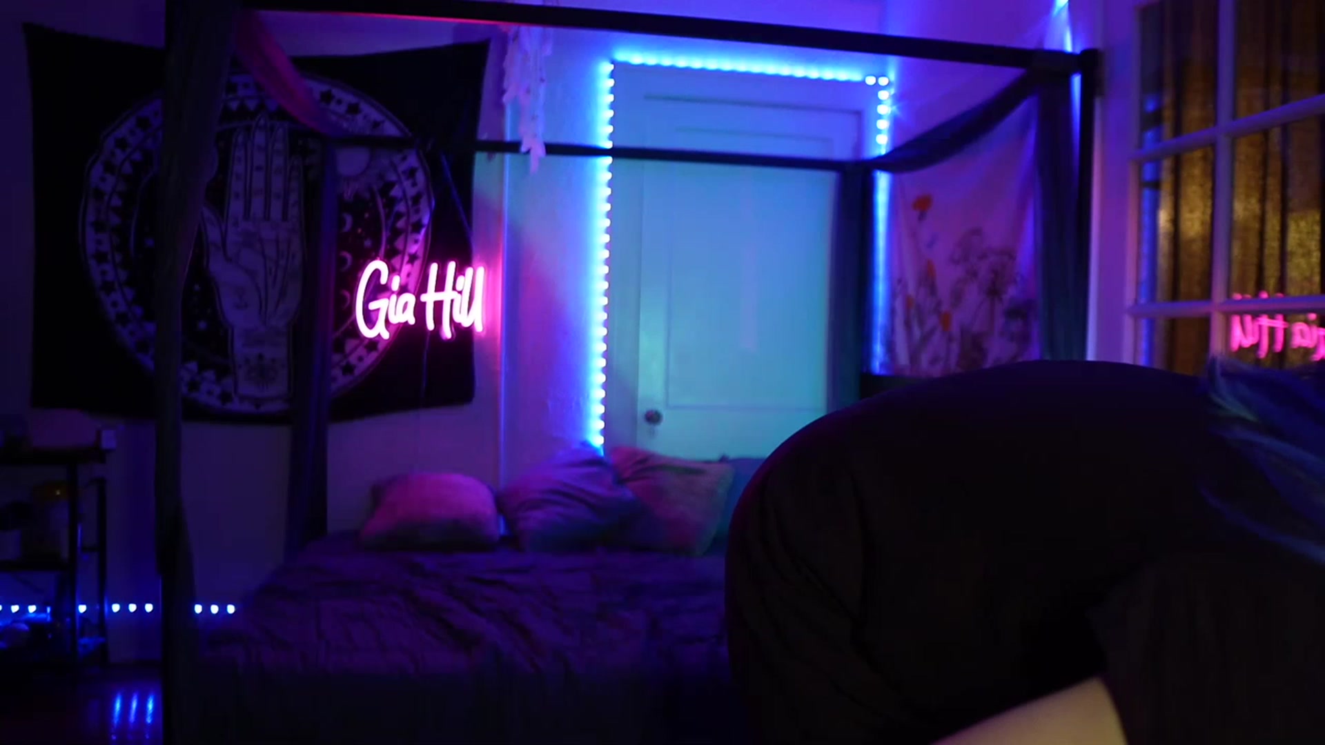 Gallery image thumbnail from Gia_Hill's myfreecams stream on, 04/20/2023, 24:29 image 18 of 20