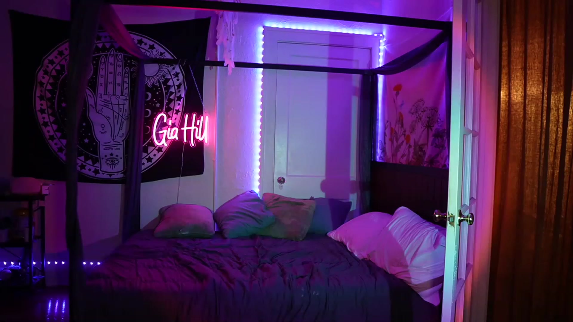 Gallery image thumbnail from Gia_Hill's myfreecams stream on, 04/20/2023, 24:39 image 3 of 20