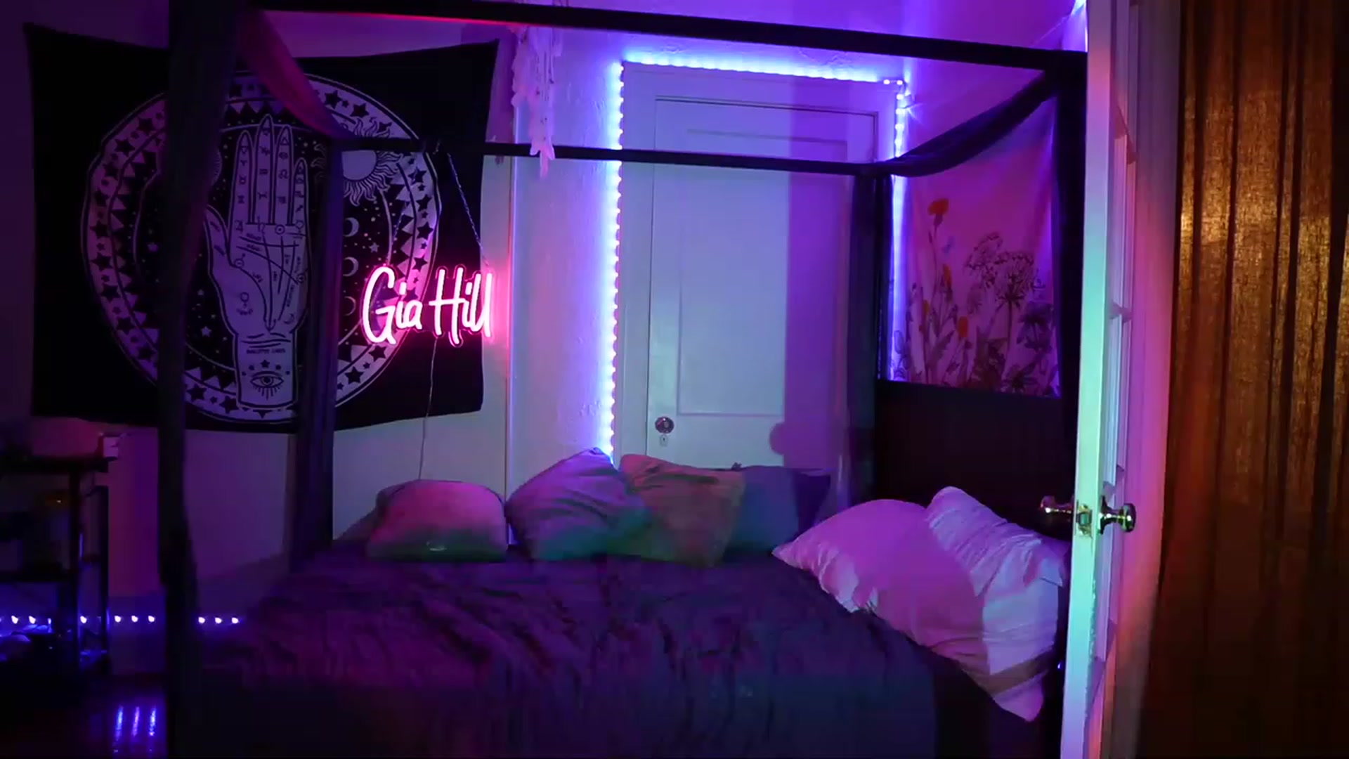 Gallery image thumbnail from Gia_Hill's myfreecams stream on, 04/20/2023, 24:39 image 11 of 20
