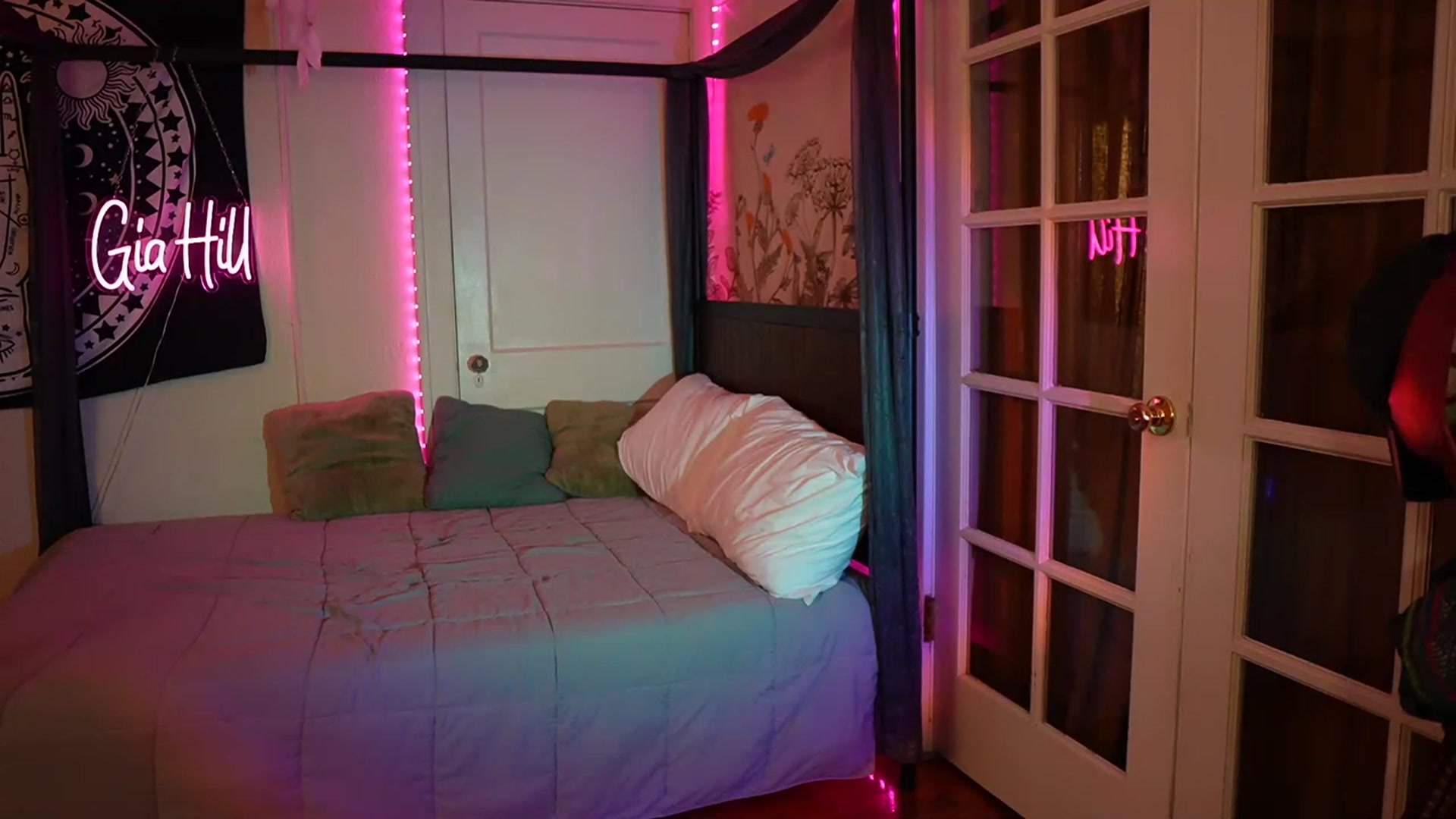 Gallery image thumbnail from Gia_Hill's myfreecams stream on, 04/25/2023, 24:32 image 8 of 20
