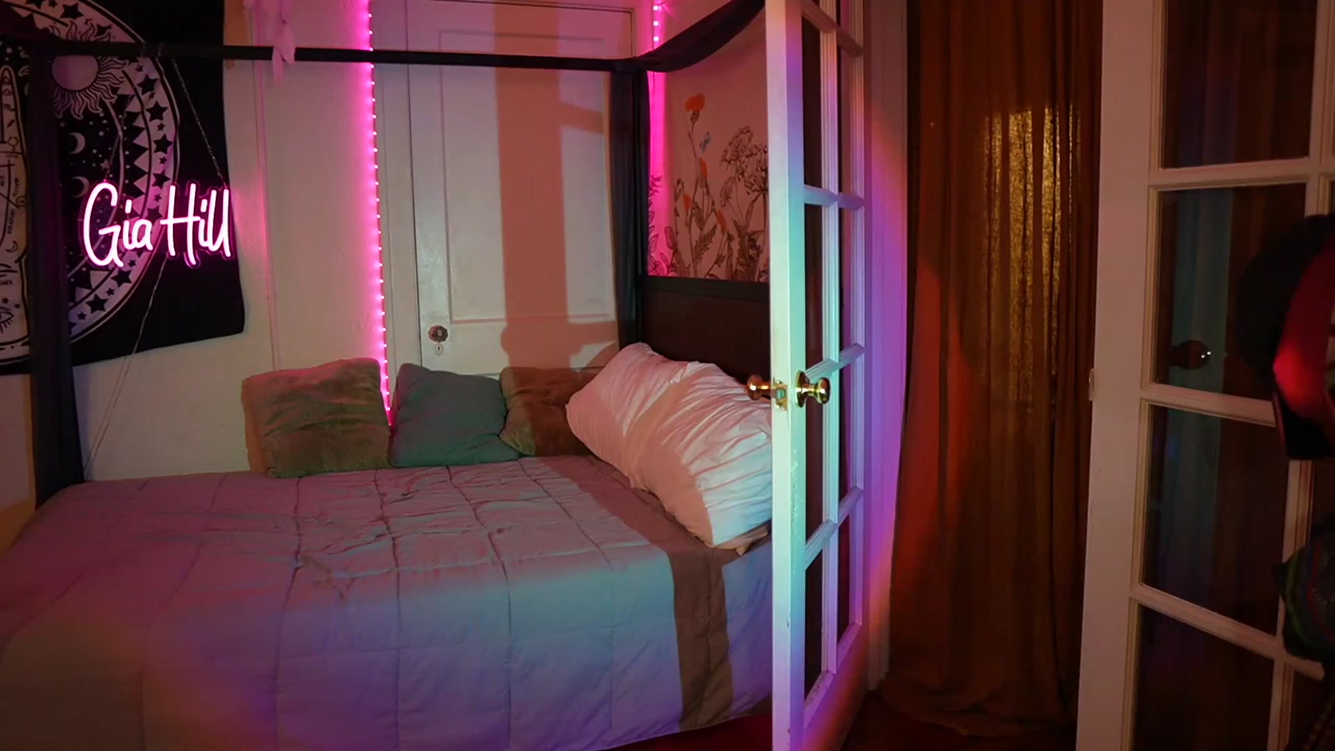 Gallery image thumbnail from Gia_Hill's myfreecams stream on, 04/25/2023, 24:32 image 13 of 20