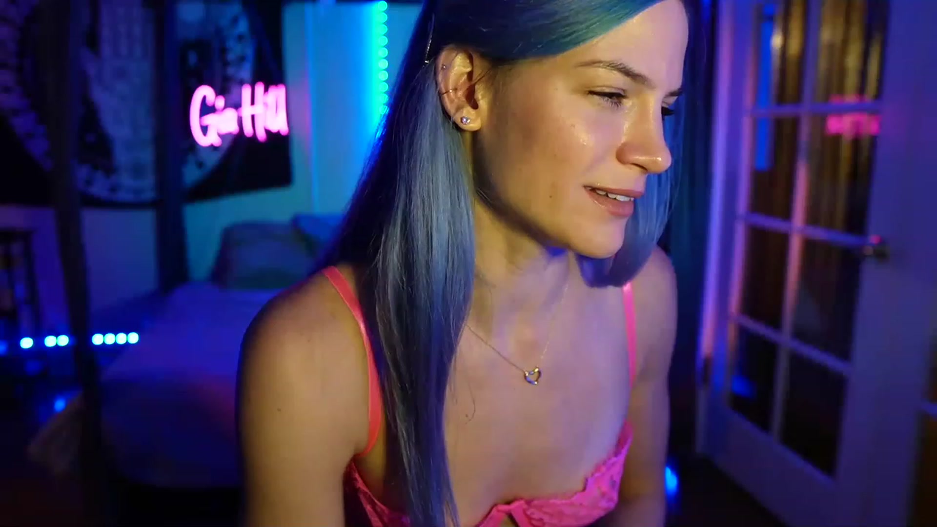 Gallery image thumbnail from Gia_Hill's myfreecams stream on, 04/26/2023, 01:17 image 7 of 20