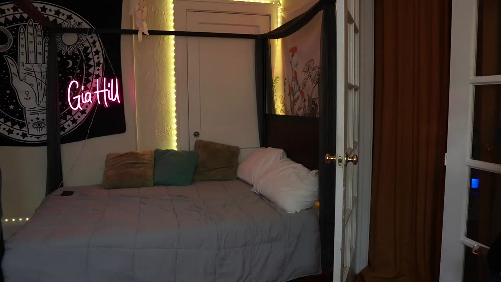 Gallery image thumbnail from Gia_Hill's myfreecams stream on, 04/26/2023, 22:56 image 15 of 20