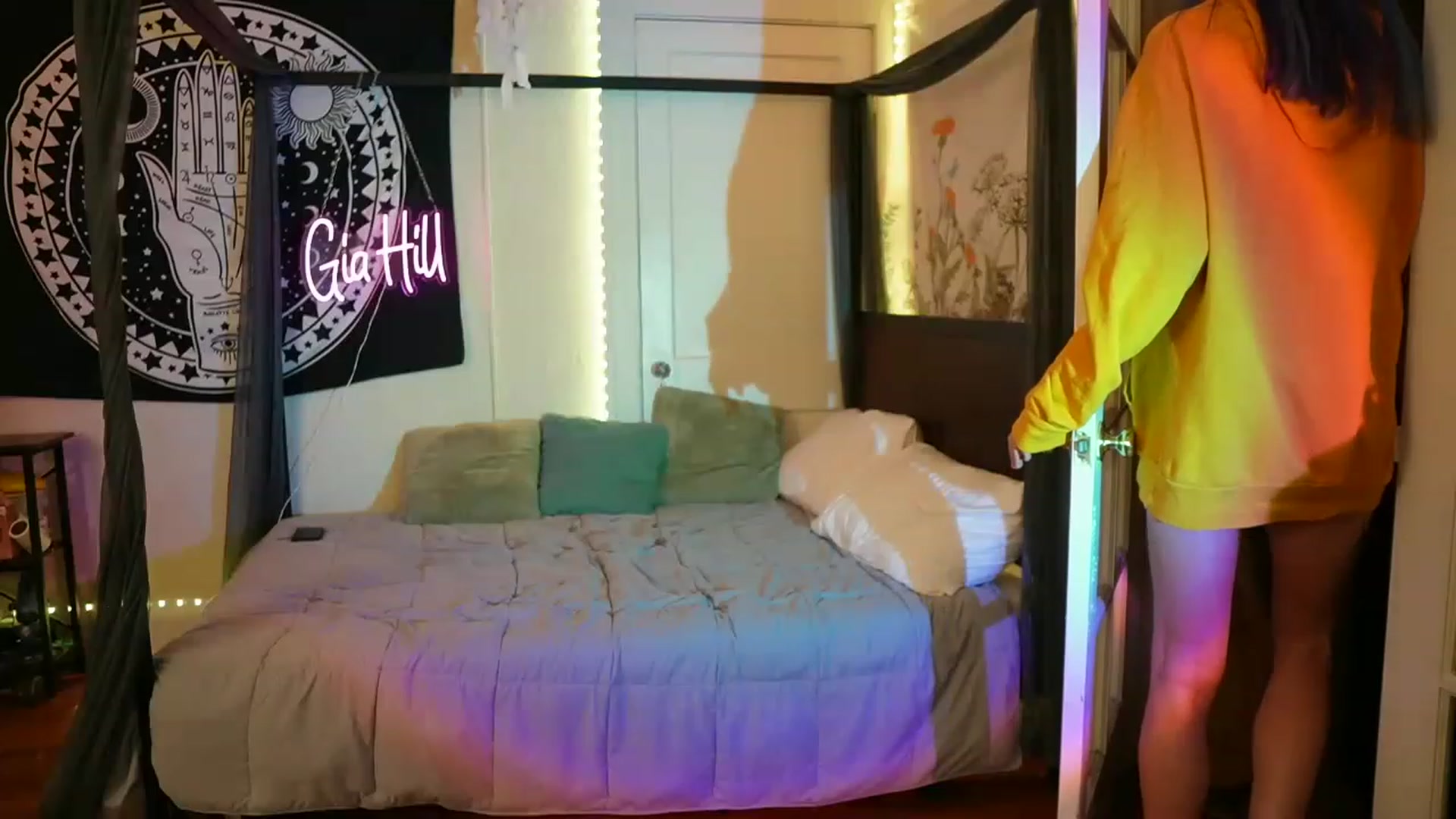 Gallery image thumbnail from Gia_Hill's myfreecams stream on, 04/27/2023, 01:02 image 13 of 20
