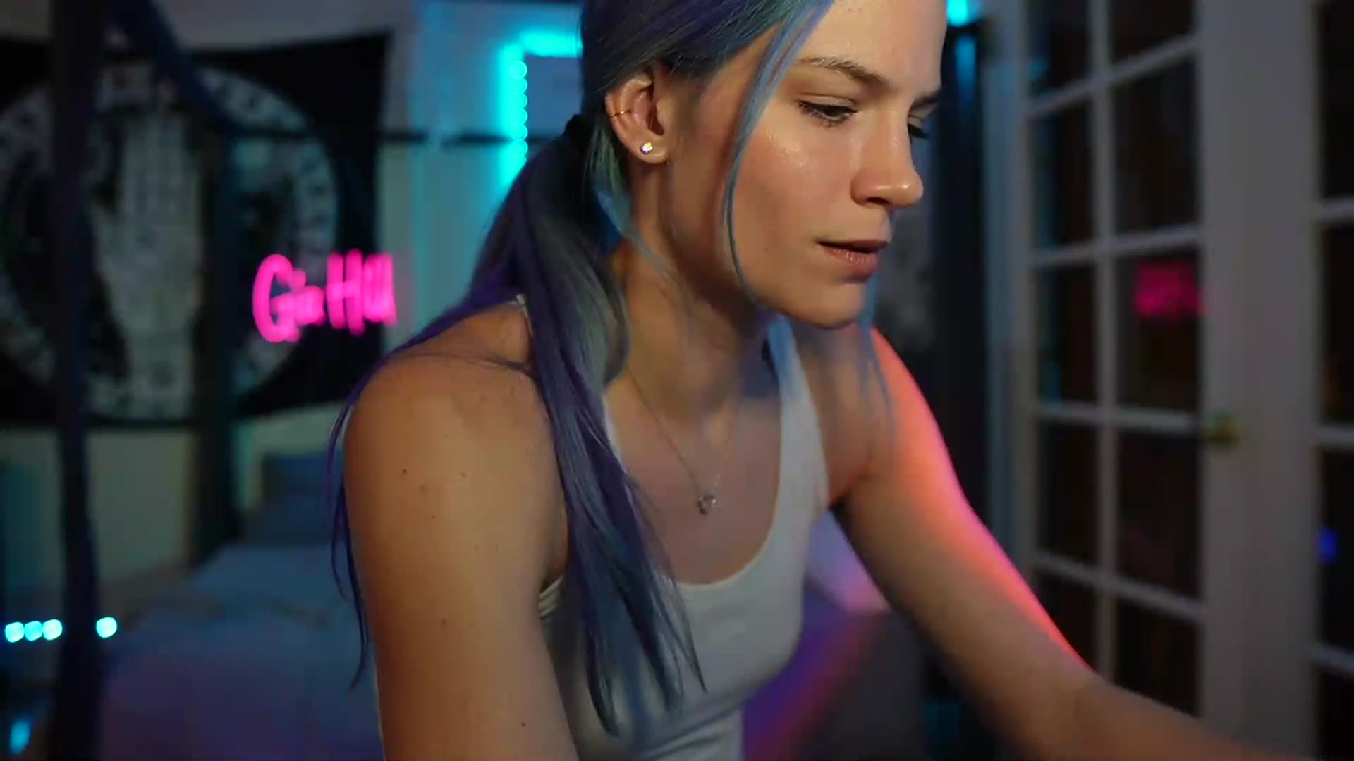 Gallery image thumbnail from Gia_Hill's myfreecams stream on, 04/27/2023, 23:52 image 17 of 20