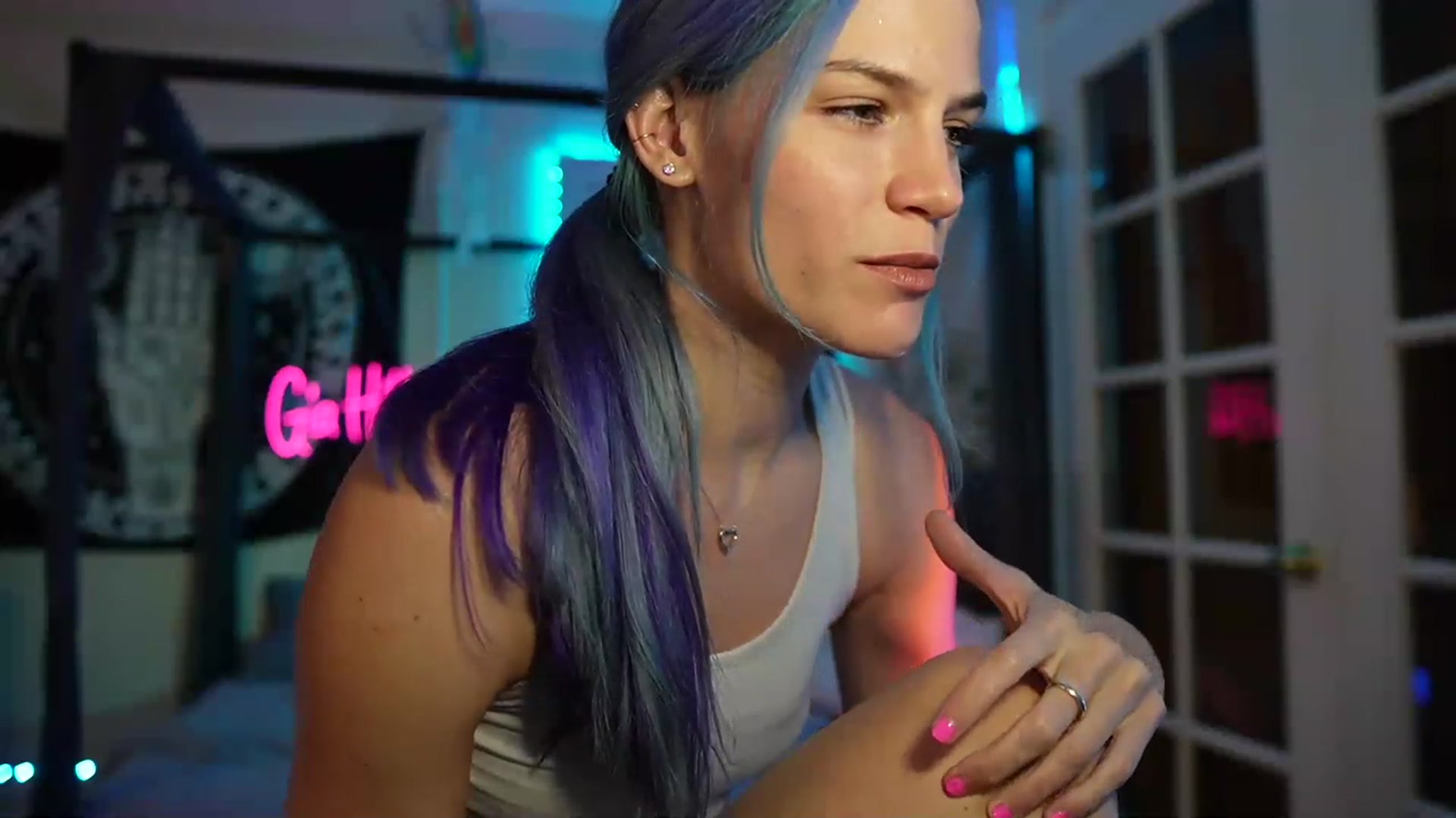 Gallery image thumbnail from Gia_Hill's myfreecams stream on, 04/27/2023, 23:52 image 6 of 20