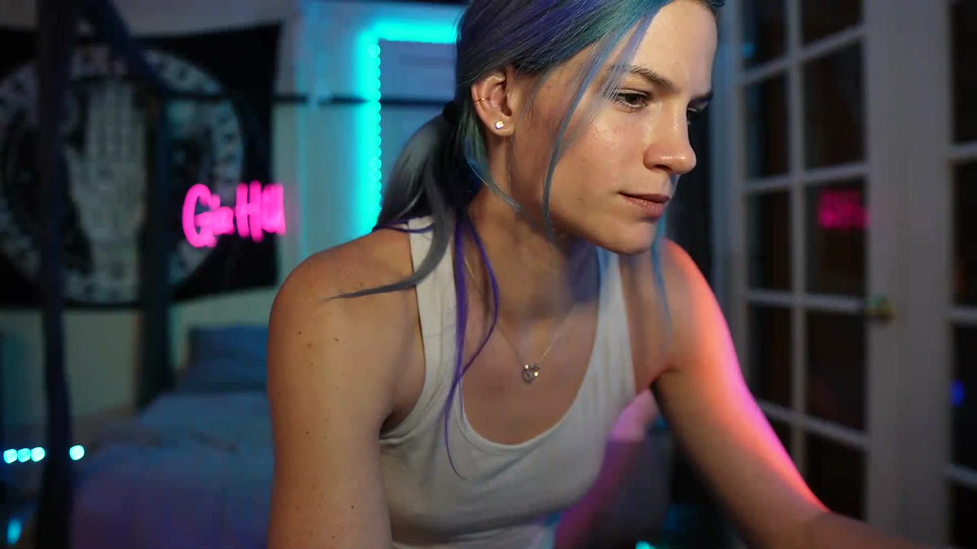 Gallery image thumbnail from Gia_Hill's myfreecams stream on, 04/27/2023, 23:52 image 14 of 20
