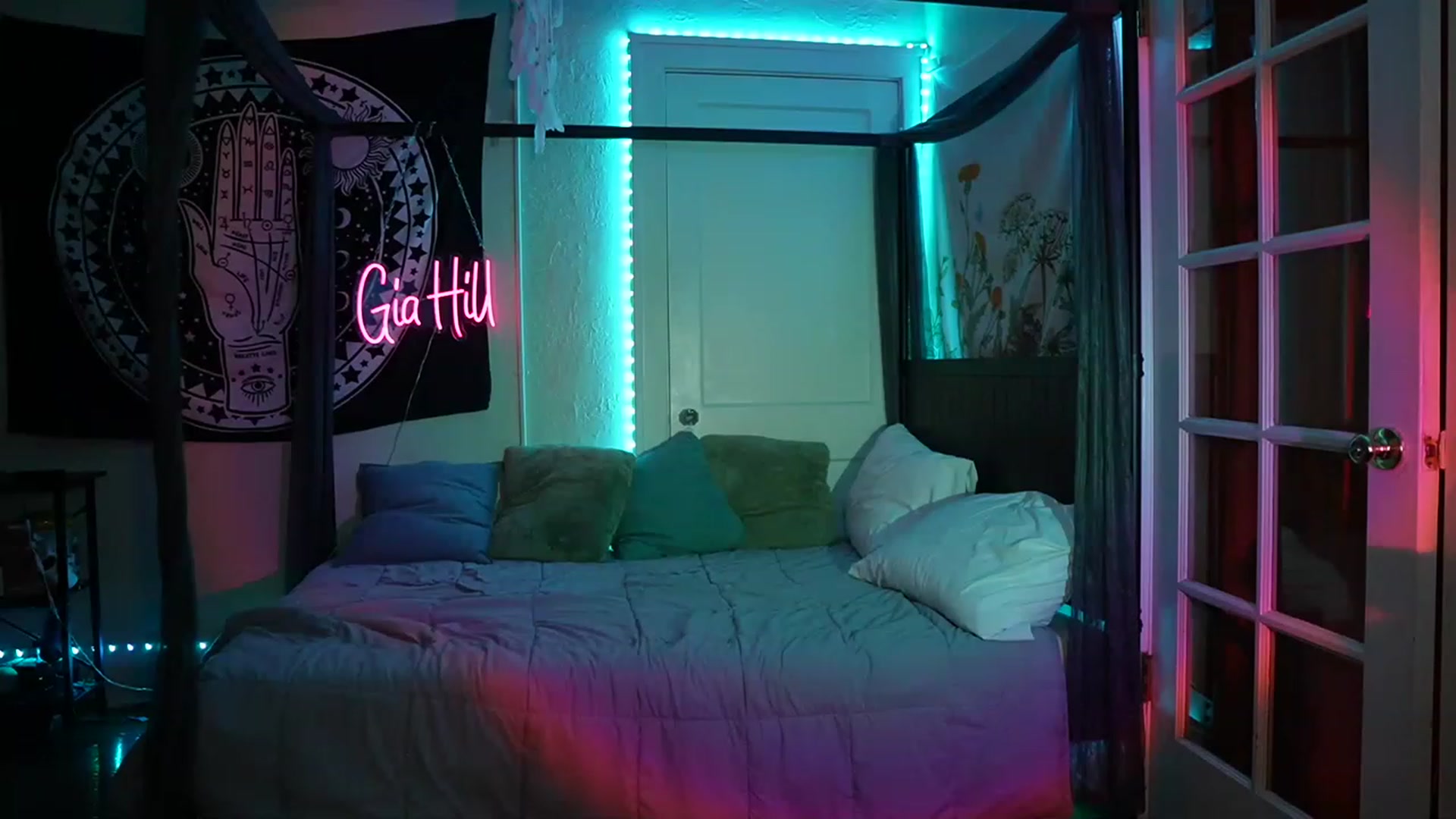 Gallery image thumbnail from Gia_Hill's myfreecams stream on, 04/28/2023, 24:46 image 20 of 20