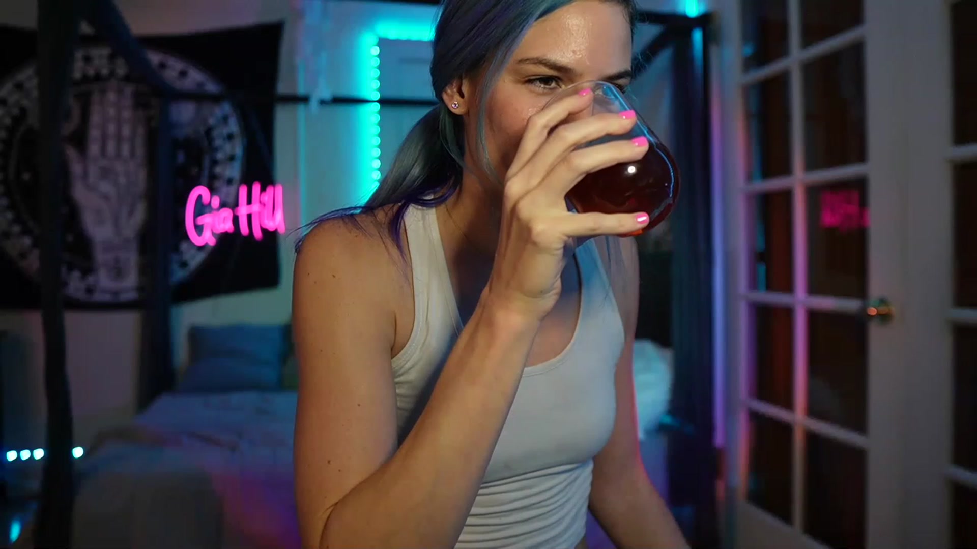 Gallery image thumbnail from Gia_Hill's myfreecams stream on, 04/28/2023, 24:46 image 5 of 20