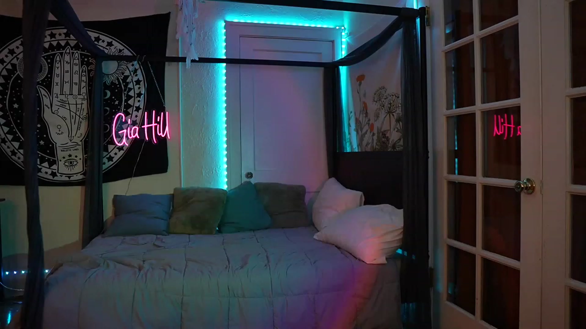 Gallery image thumbnail from Gia_Hill's myfreecams stream on, 04/28/2023, 24:46 image 12 of 20