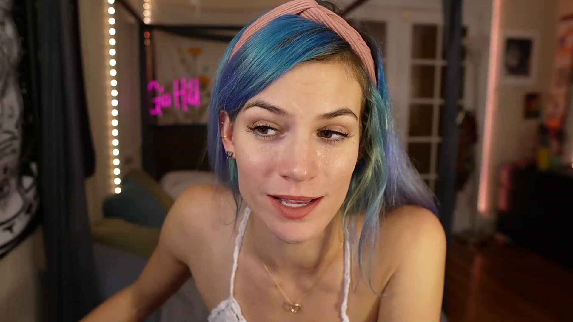Gallery image thumbnail from Gia_Hill's myfreecams stream on, 05/21/2023, 02:11 image 18 of 20