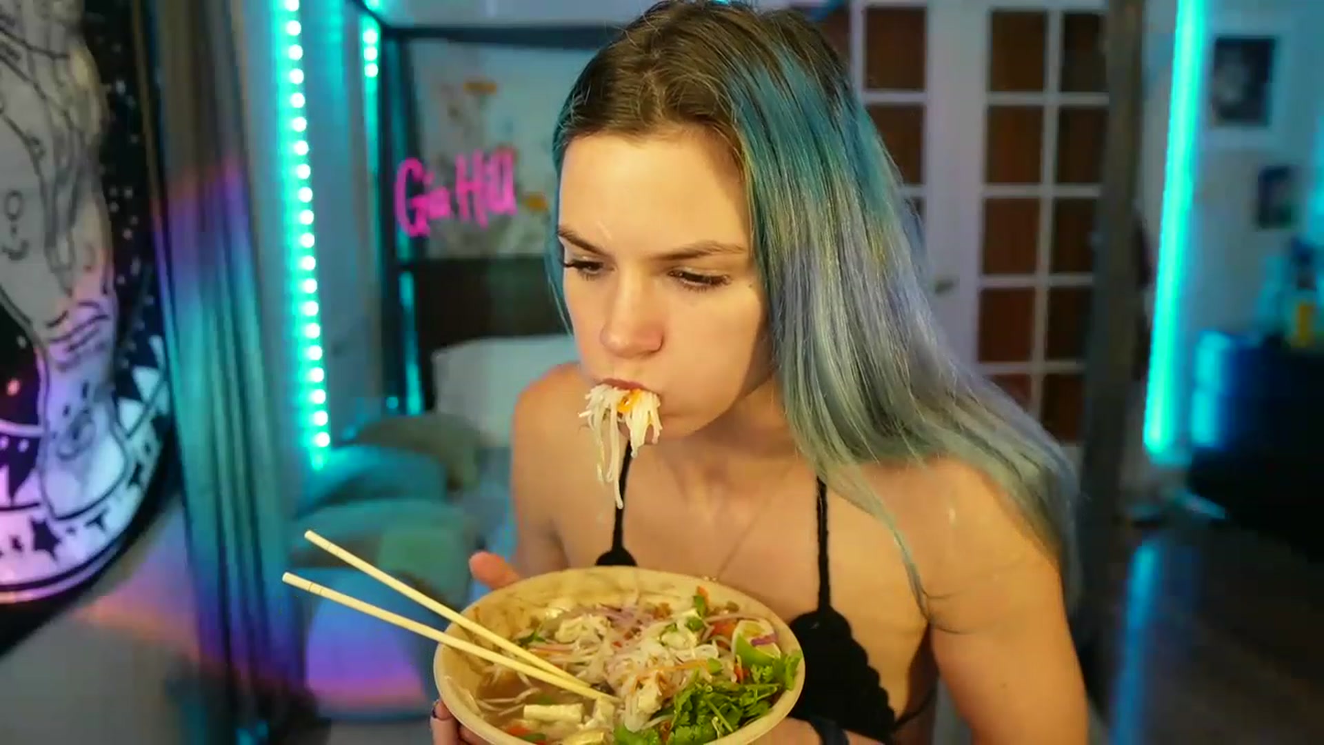 Gallery image thumbnail from Gia_Hill's myfreecams stream on, 05/23/2023, 01:35 image 16 of 20
