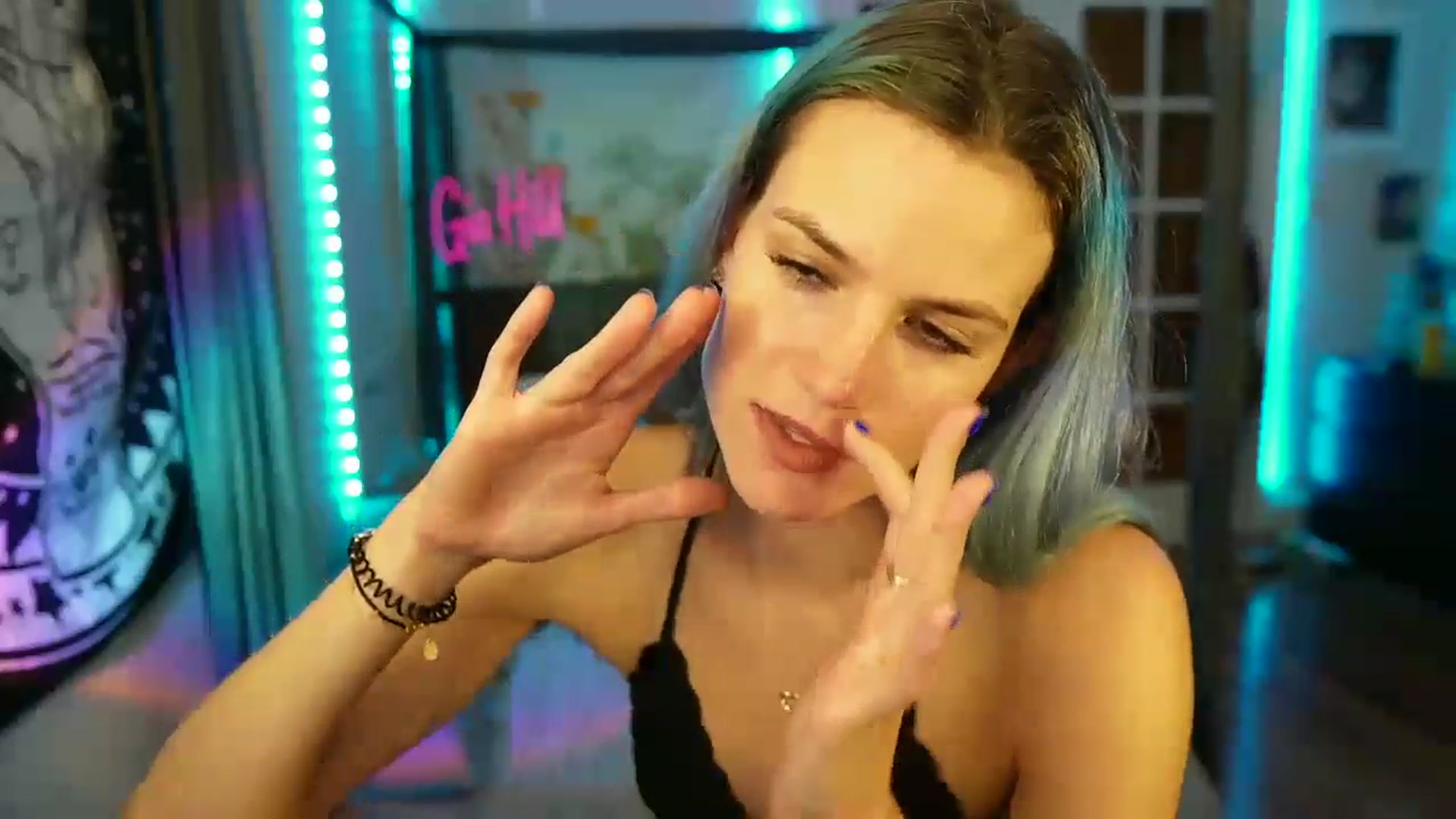 Gallery image thumbnail from Gia_Hill's myfreecams stream on, 05/23/2023, 01:35 image 19 of 20