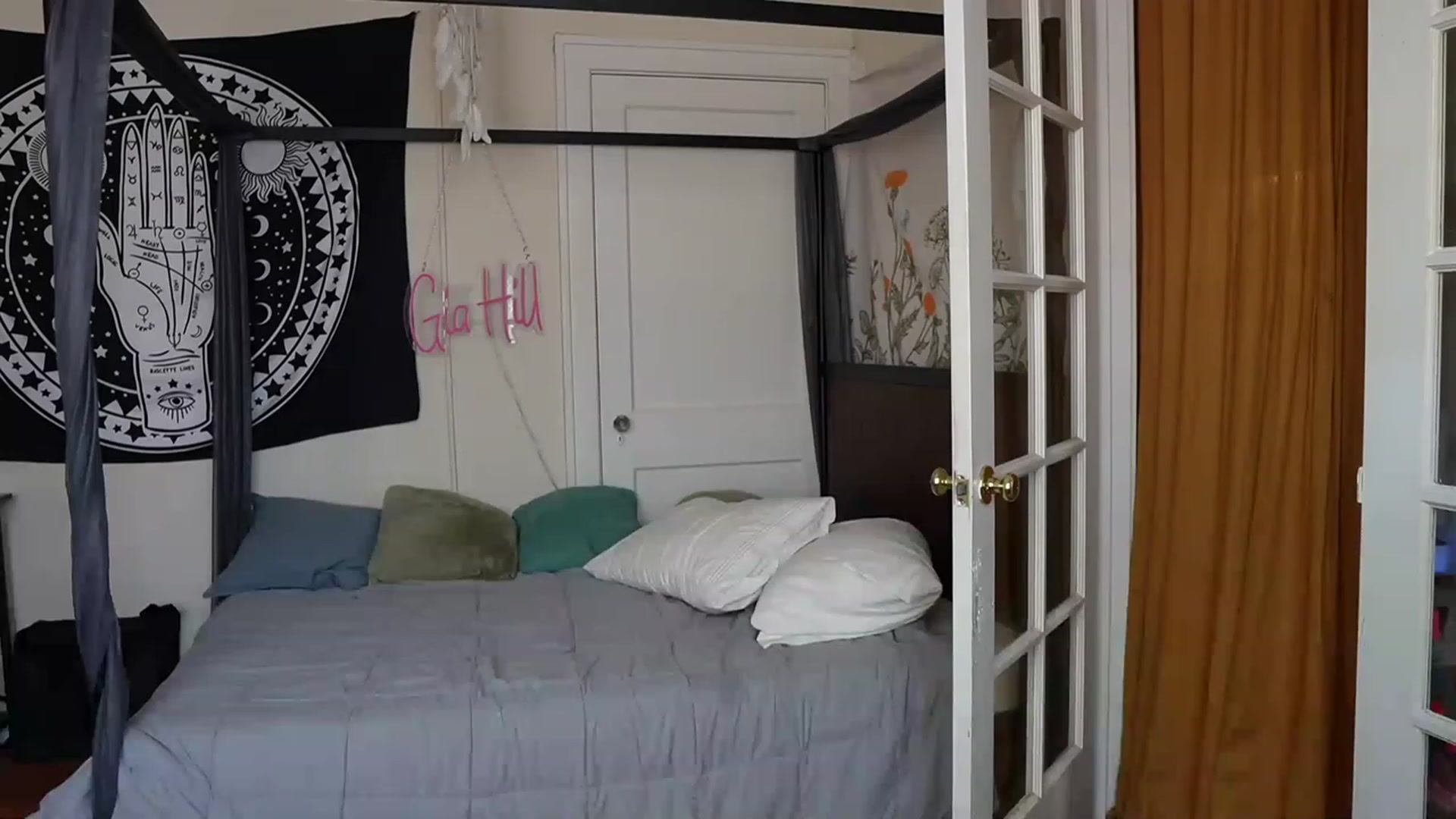 Gallery image thumbnail from Gia_Hill's myfreecams stream on, 05/27/2023, 18:27 image 8 of 20
