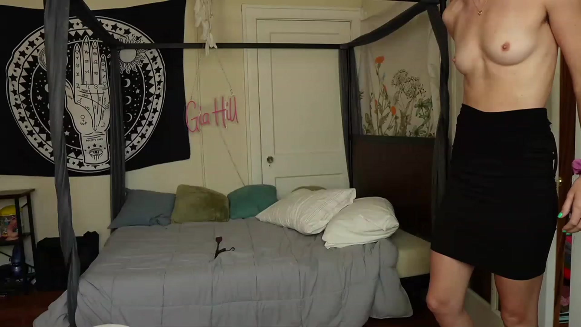 Gallery image thumbnail from Gia_Hill's myfreecams stream on, 05/27/2023, 20:21 image 12 of 20