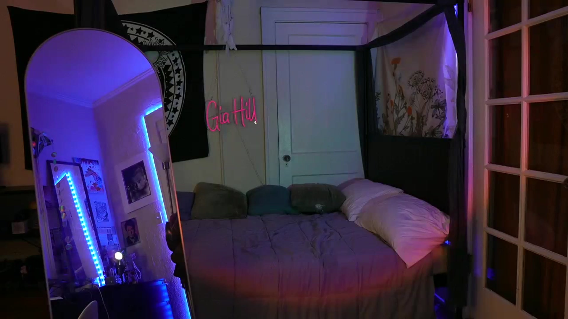 Gallery image thumbnail from Gia_Hill's myfreecams stream on, 05/31/2023, 01:50 image 6 of 20