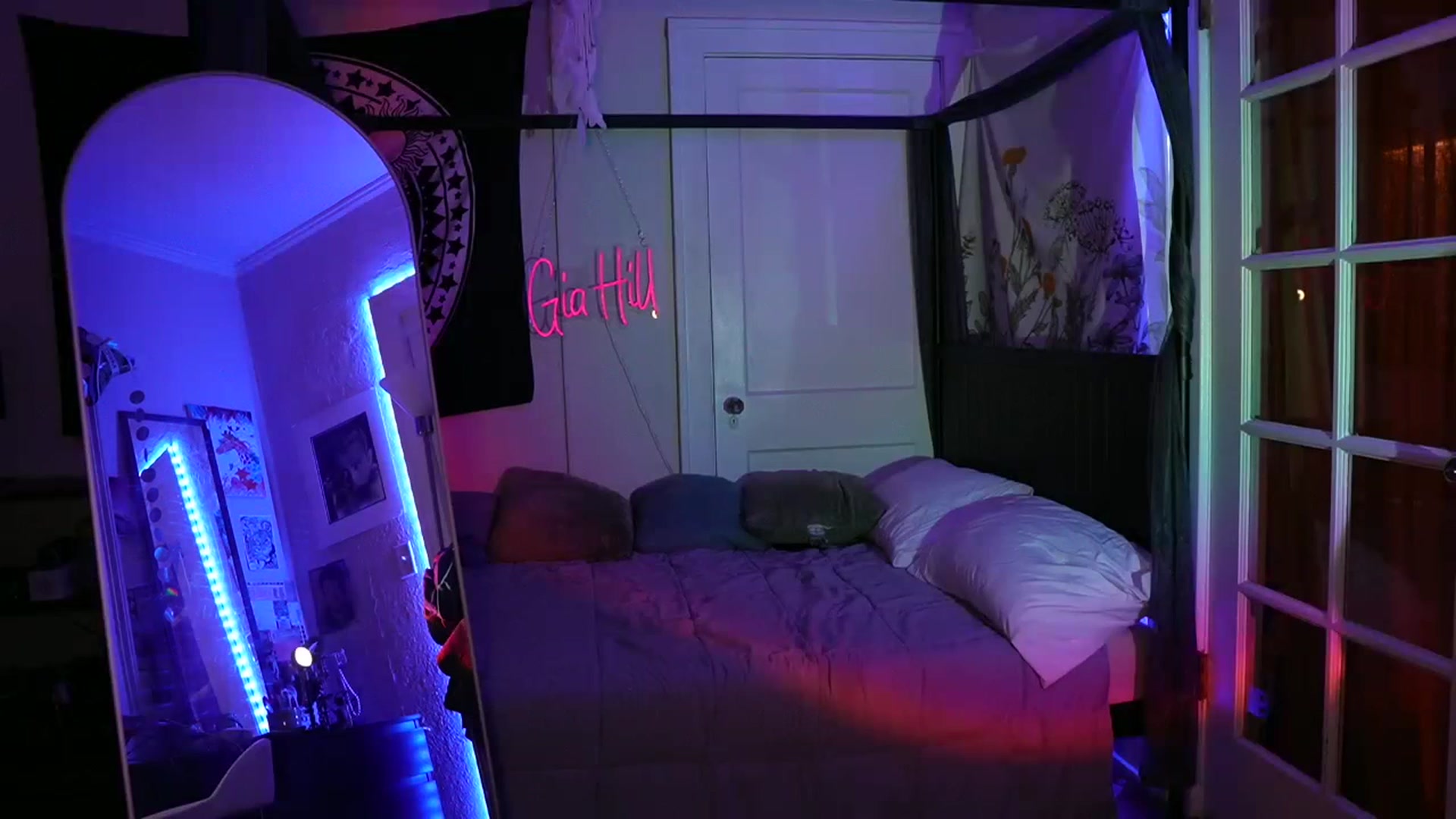 Gallery image thumbnail from Gia_Hill's myfreecams stream on, 05/31/2023, 01:50 image 15 of 20