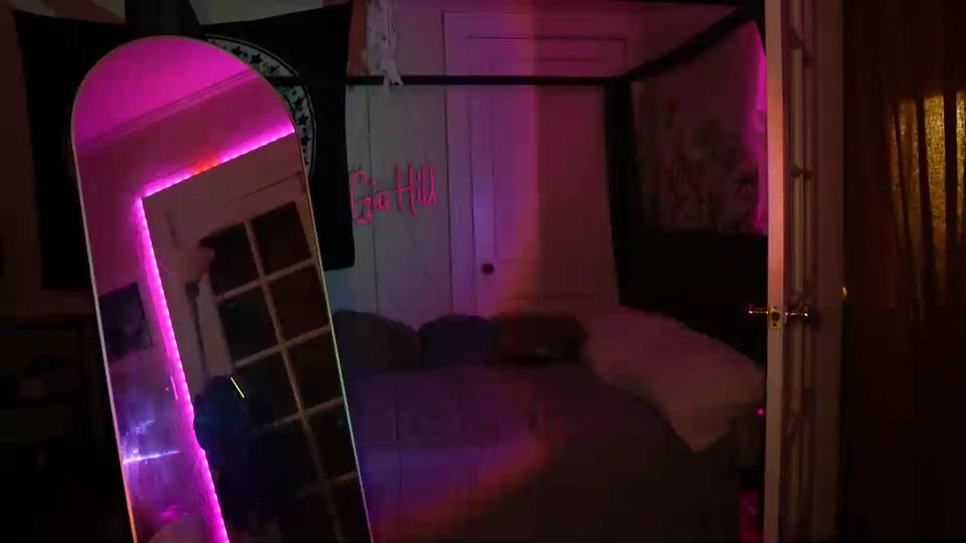 Gallery image thumbnail from Gia_Hill's myfreecams stream on, 05/31/2023, 02:30 image 20 of 20