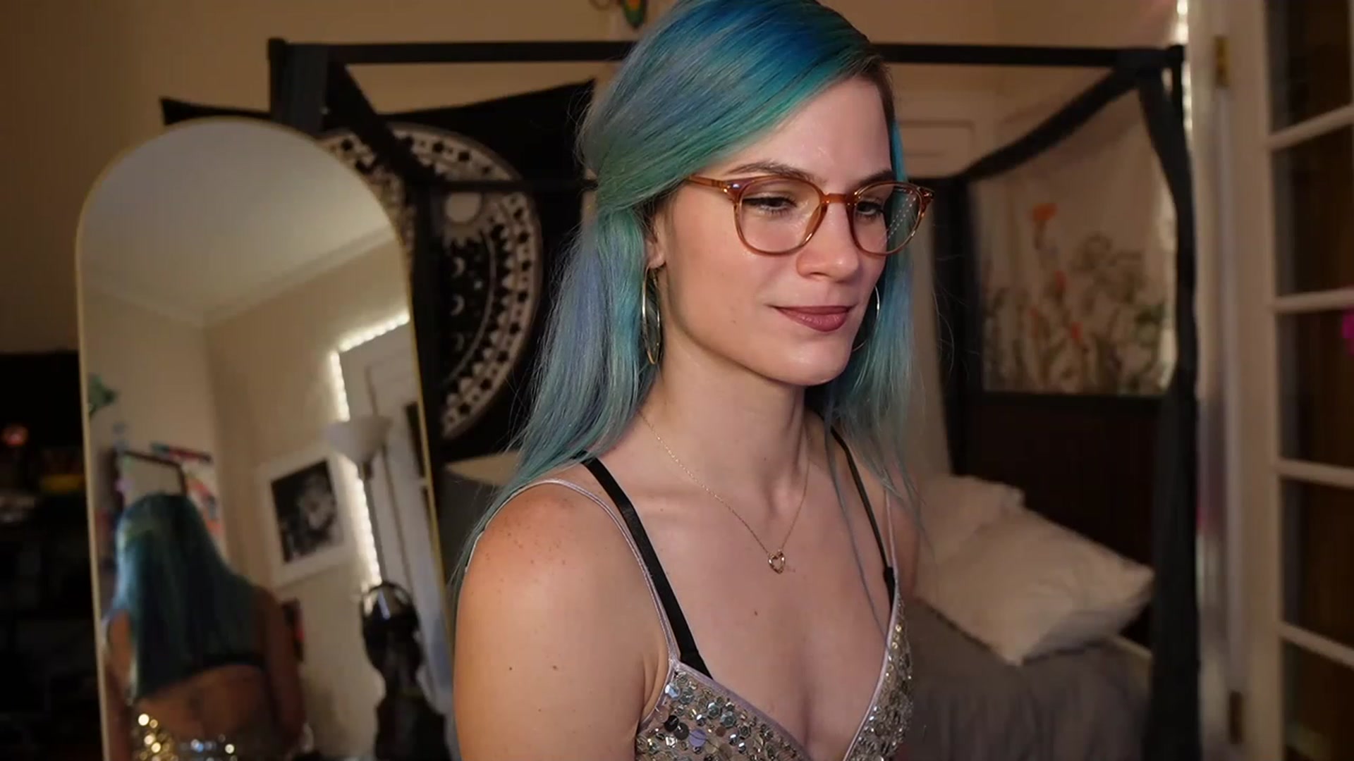 Gallery image thumbnail from Gia_Hill's myfreecams stream on, 06/02/2023, 22:13 image 5 of 20