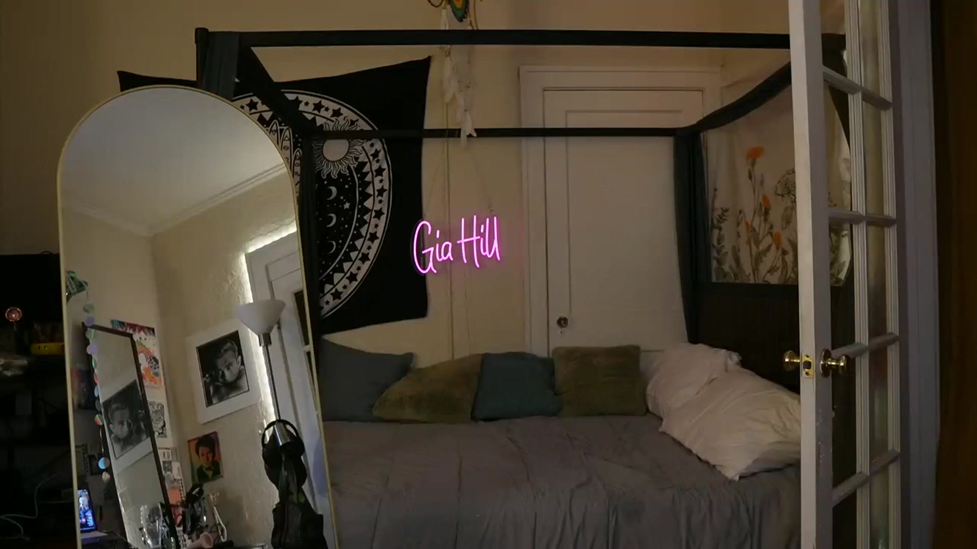 Gallery image thumbnail from Gia_Hill's myfreecams stream on, 06/02/2023, 22:13 image 16 of 20