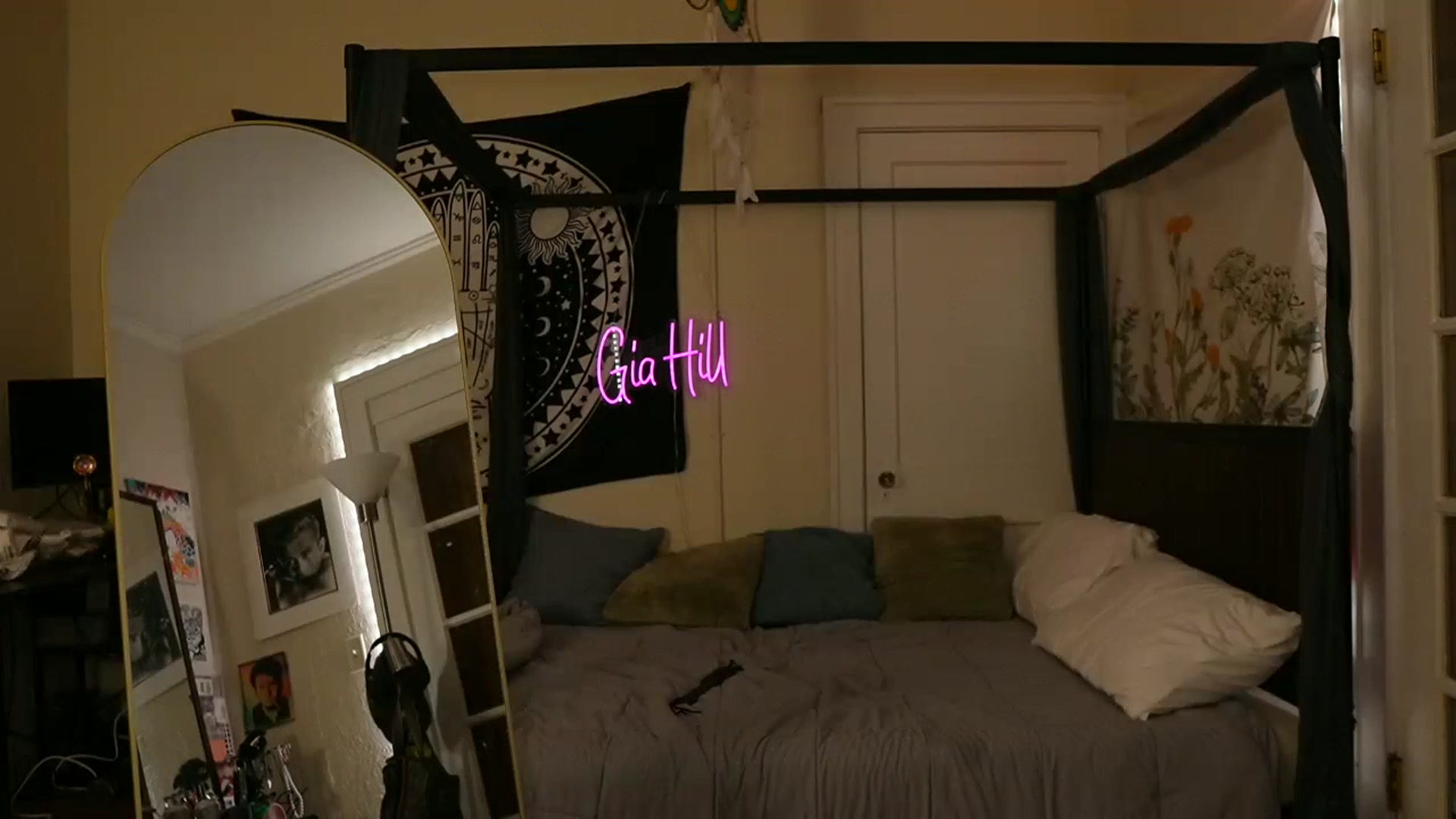 Gallery image thumbnail from Gia_Hill's myfreecams stream on, 06/03/2023, 01:13 image 10 of 20