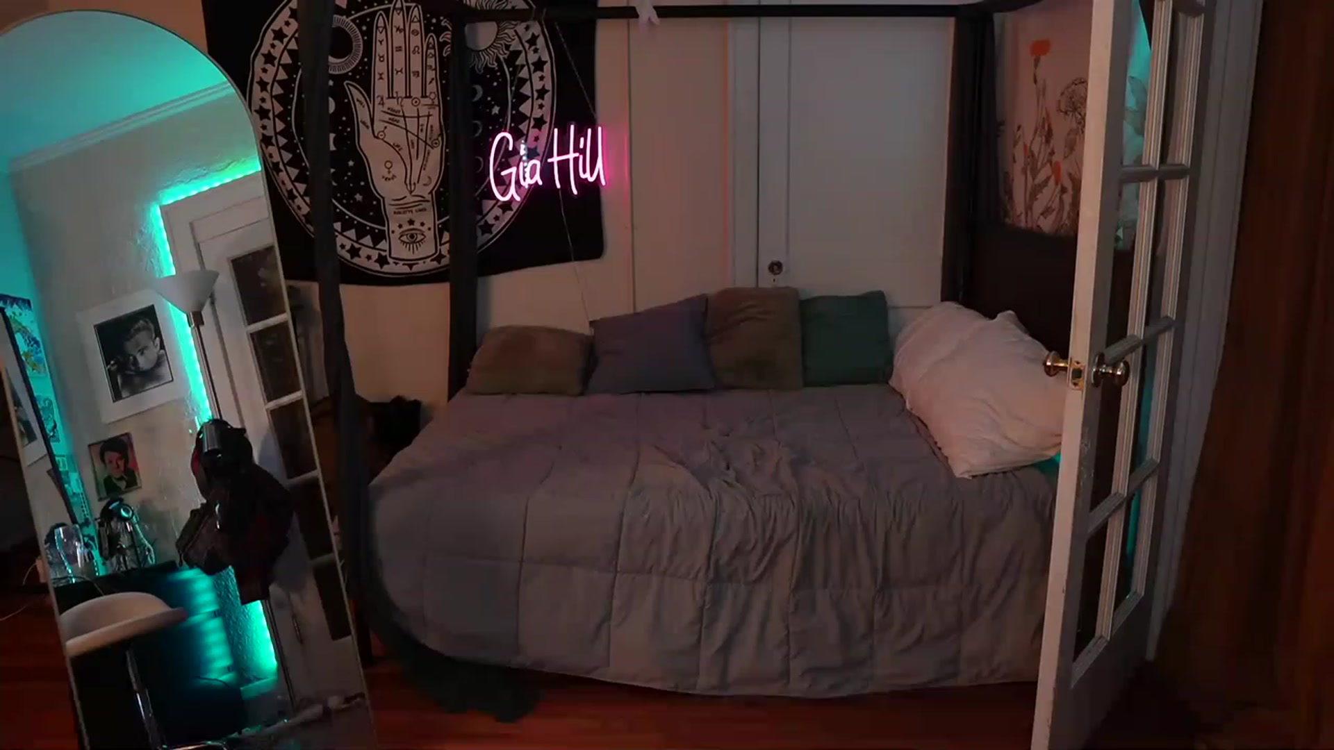 Gallery image thumbnail from Gia_Hill's myfreecams stream on, 06/05/2023, 23:28 image 10 of 20