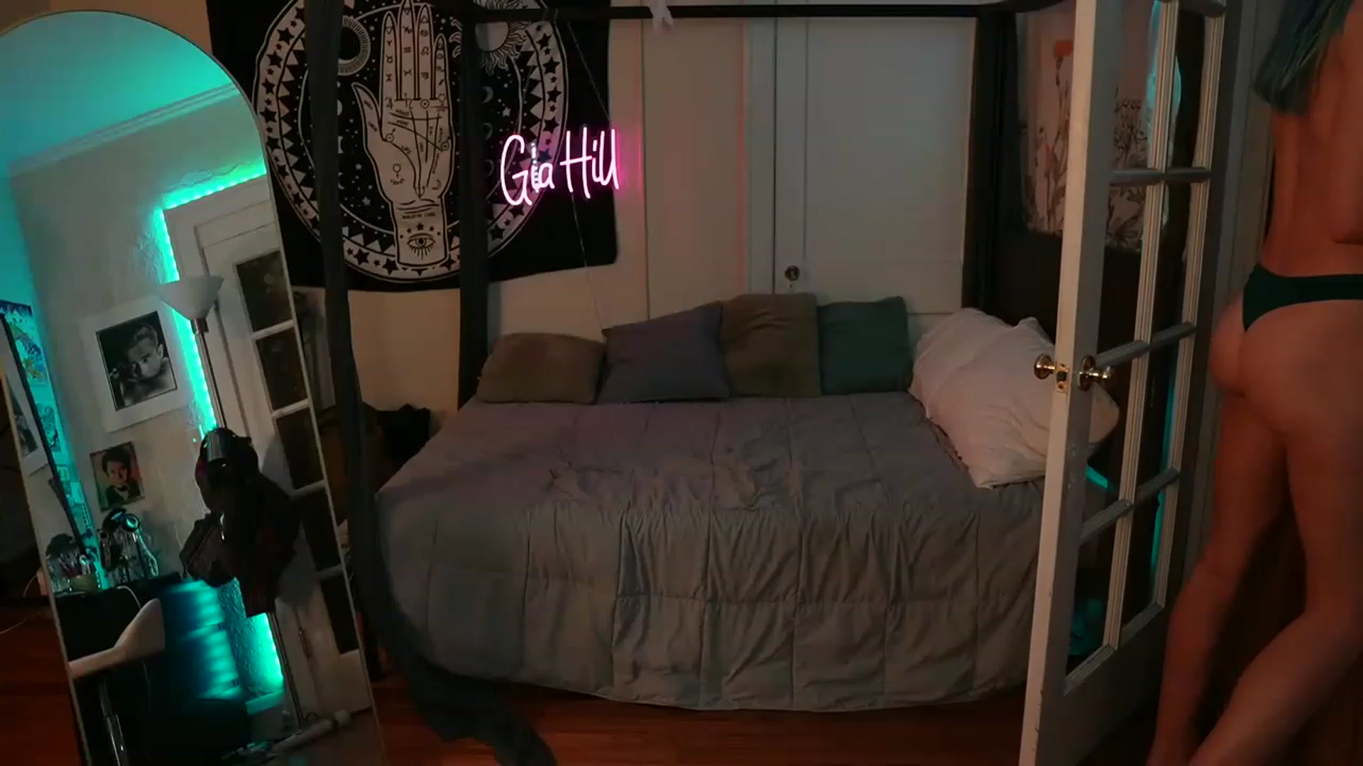 Gallery image thumbnail from Gia_Hill's myfreecams stream on, 06/06/2023, 24:20 image 4 of 20
