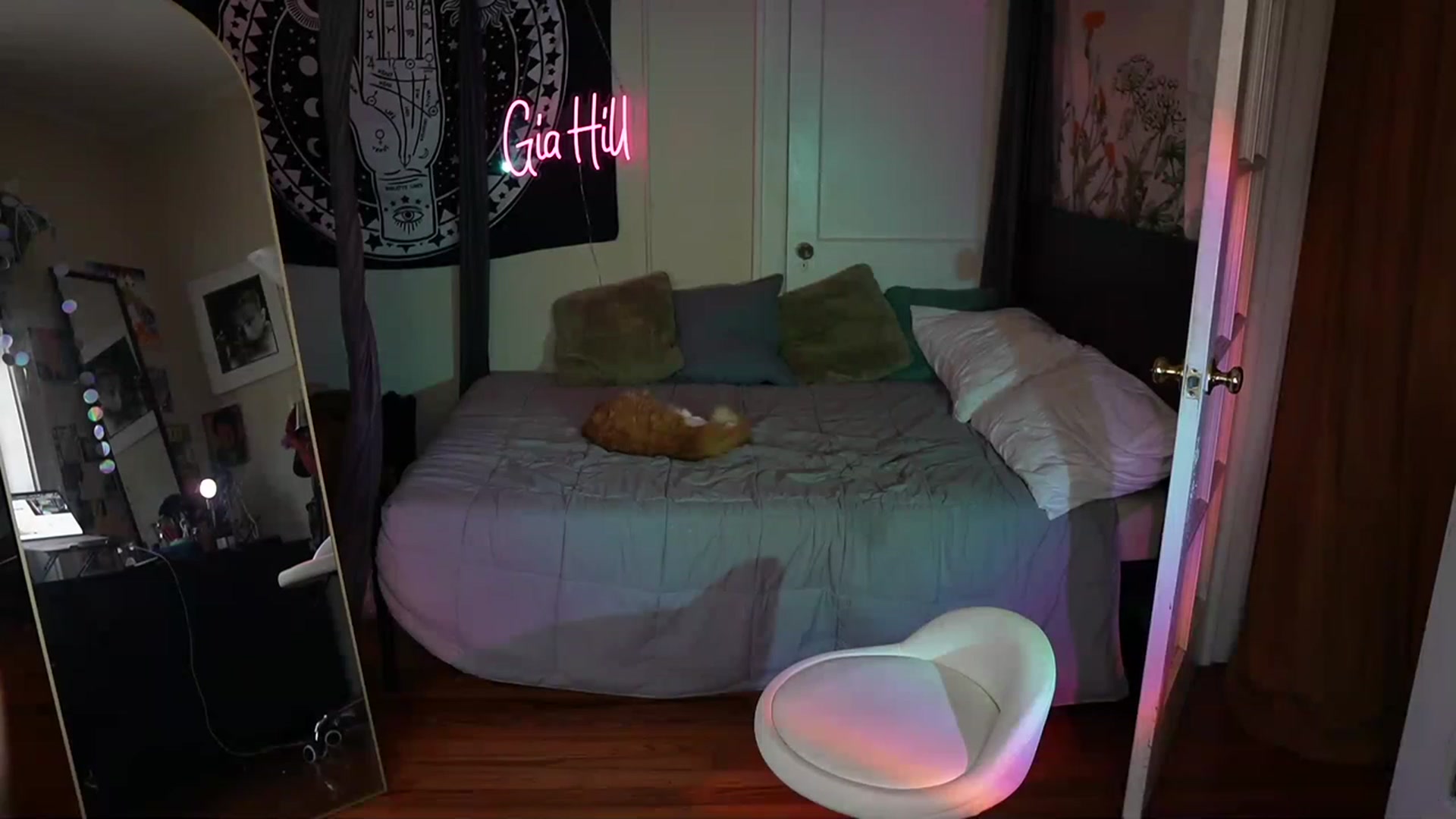 Gallery image thumbnail from Gia_Hill's myfreecams stream on, 06/07/2023, 22:21 image 17 of 20