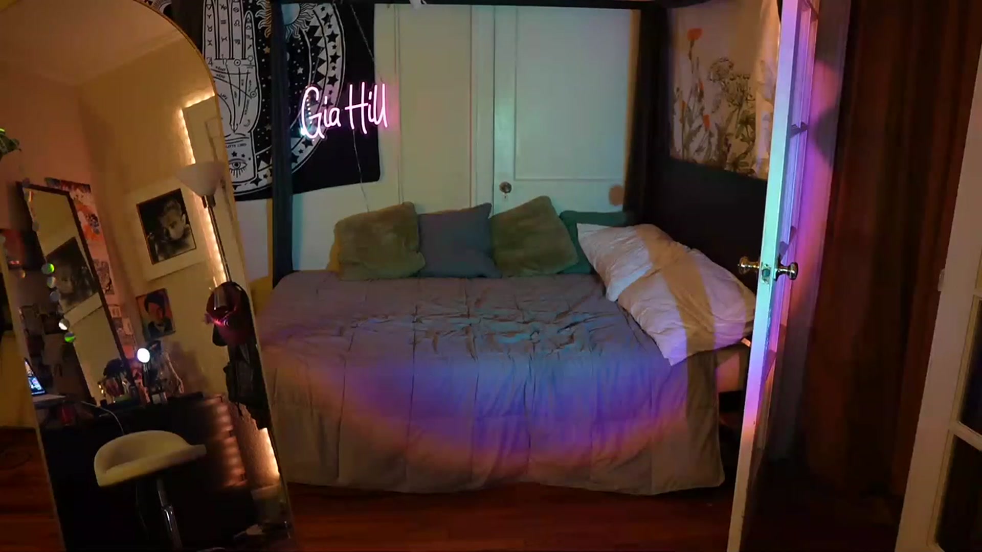 Gallery image thumbnail from Gia_Hill's myfreecams stream on, 06/08/2023, 24:38 image 20 of 20