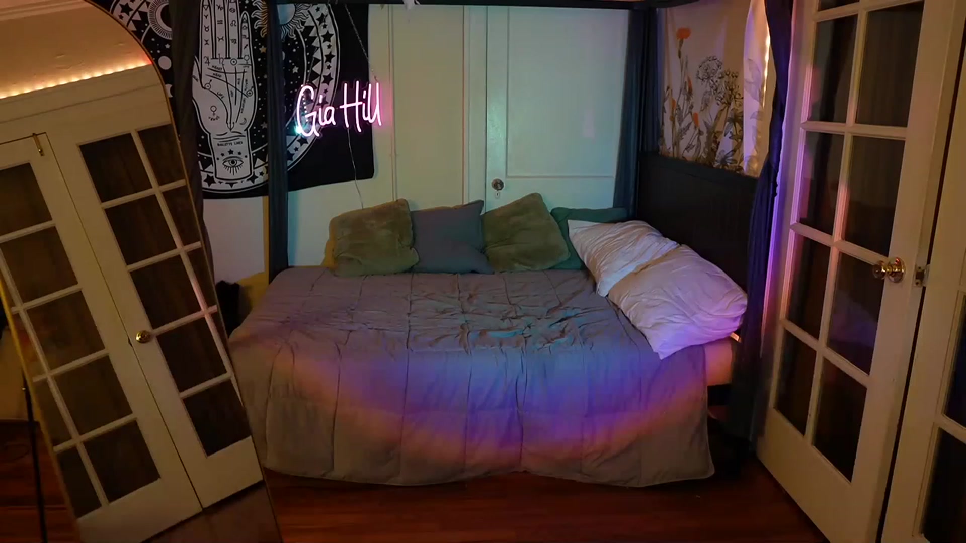 Gallery image thumbnail from Gia_Hill's myfreecams stream on, 06/08/2023, 24:57 image 3 of 20