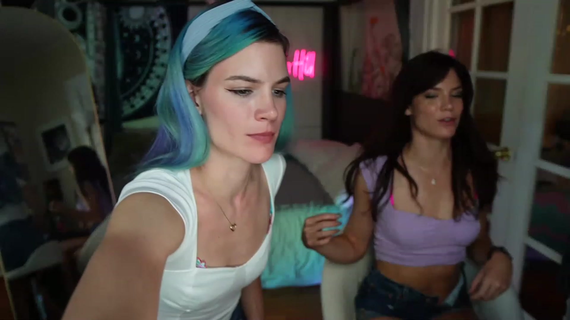 Gallery image thumbnail from Gia_Hill's myfreecams stream on, 06/09/2023, 22:25 image 17 of 20
