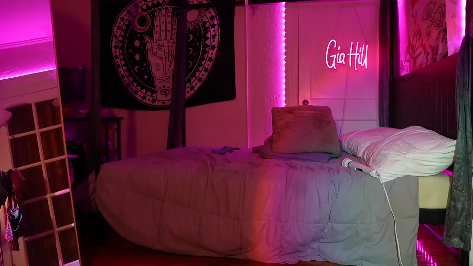 Gallery image thumbnail from Gia_Hill's myfreecams stream on, 06/10/2023, 02:33 image 12 of 20