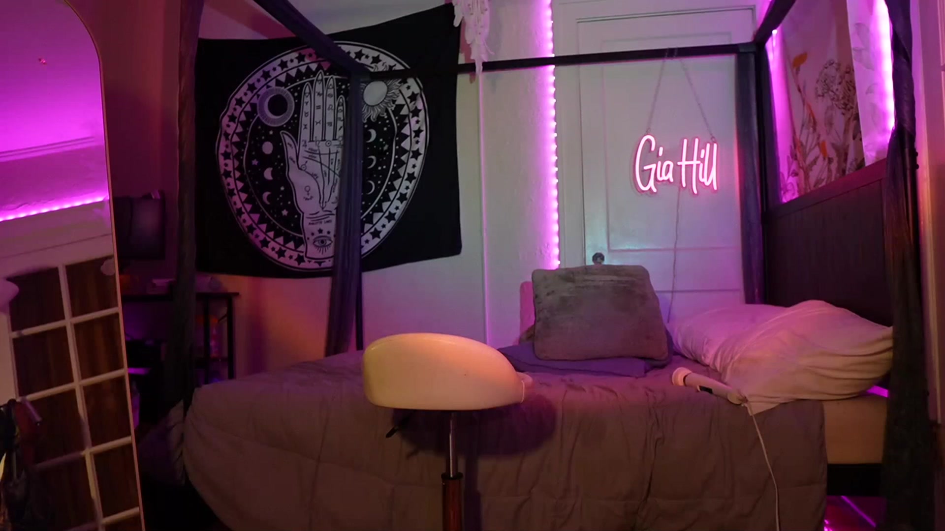 Gallery image thumbnail from Gia_Hill's myfreecams stream on, 06/10/2023, 02:33 image 1 of 20