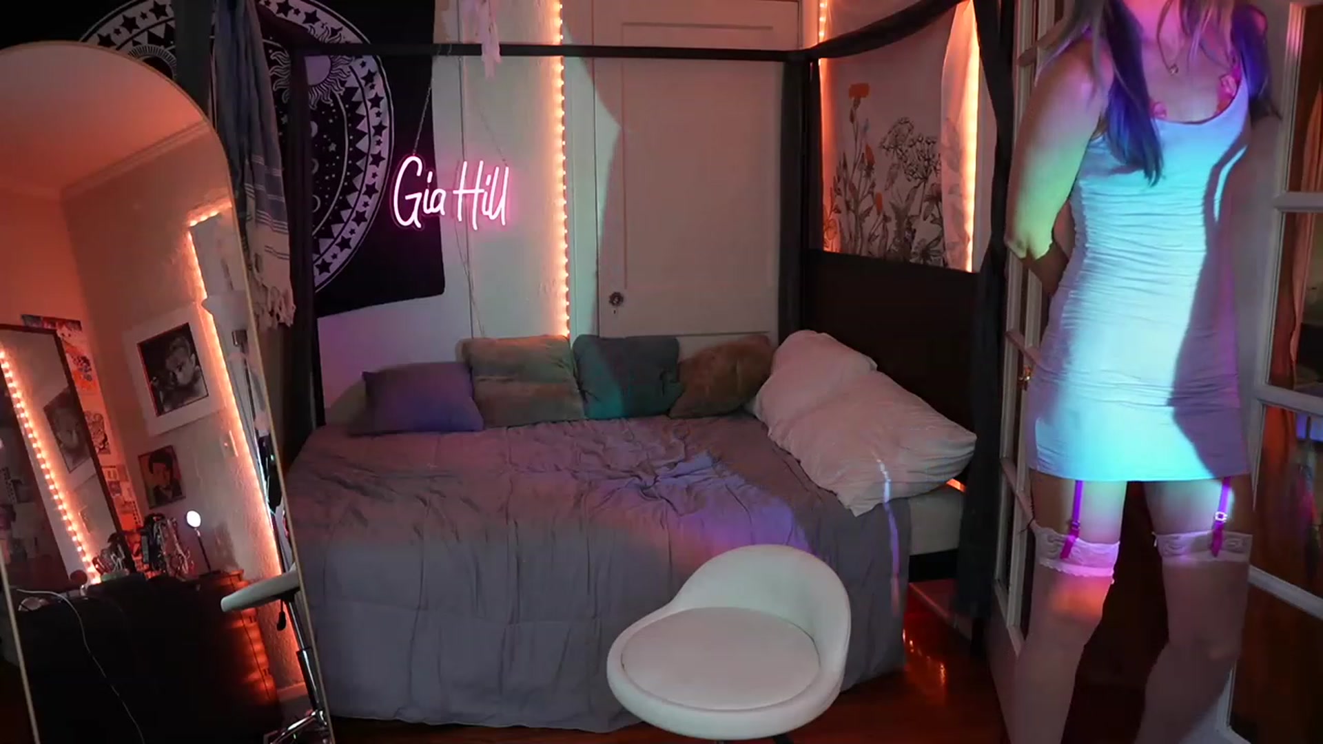 Gallery image thumbnail from Gia_Hill's myfreecams stream on, 06/10/2023, 23:31 image 9 of 20