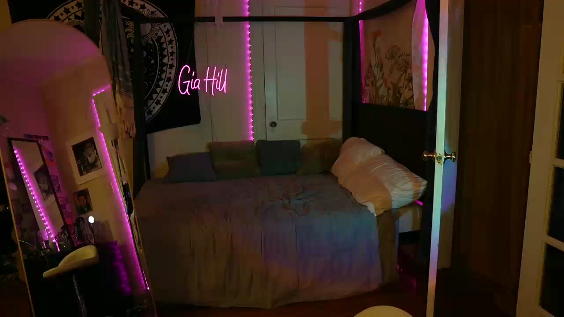 Gallery image thumbnail from Gia_Hill's myfreecams stream on, 06/11/2023, 02:54 image 15 of 20