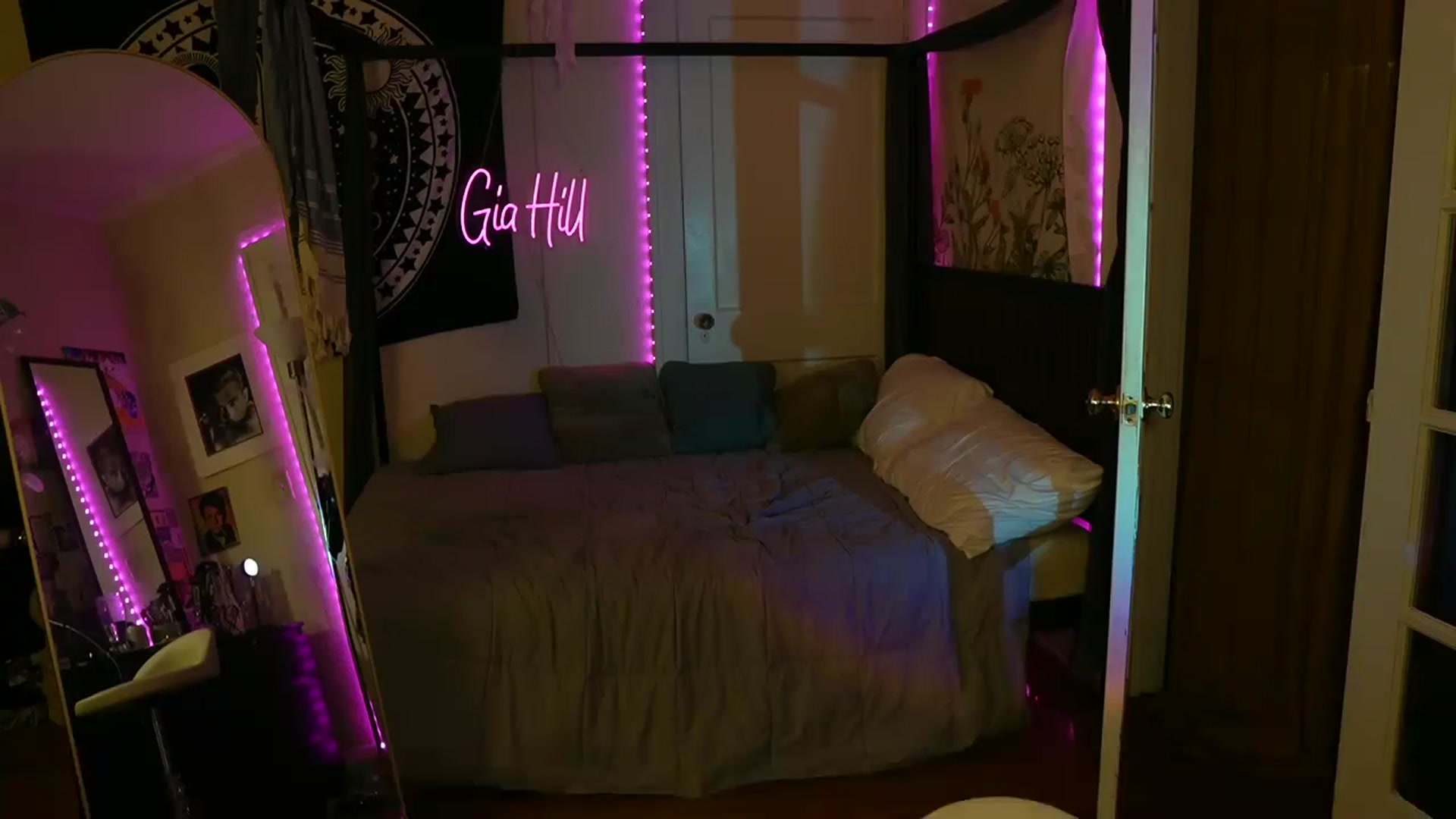 Gallery image thumbnail from Gia_Hill's myfreecams stream on, 06/11/2023, 02:54 image 6 of 20