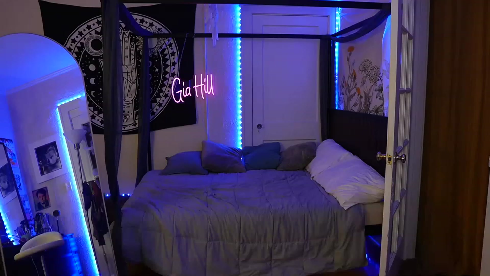 Gallery image thumbnail from Gia_Hill's myfreecams stream on, 06/13/2023, 24:06 image 8 of 20