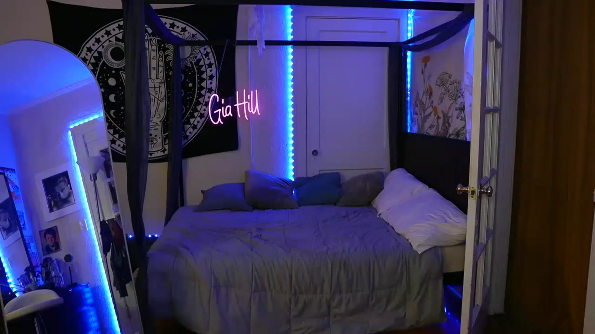 Gallery image thumbnail from Gia_Hill's myfreecams stream on, 06/13/2023, 24:06 image 11 of 20