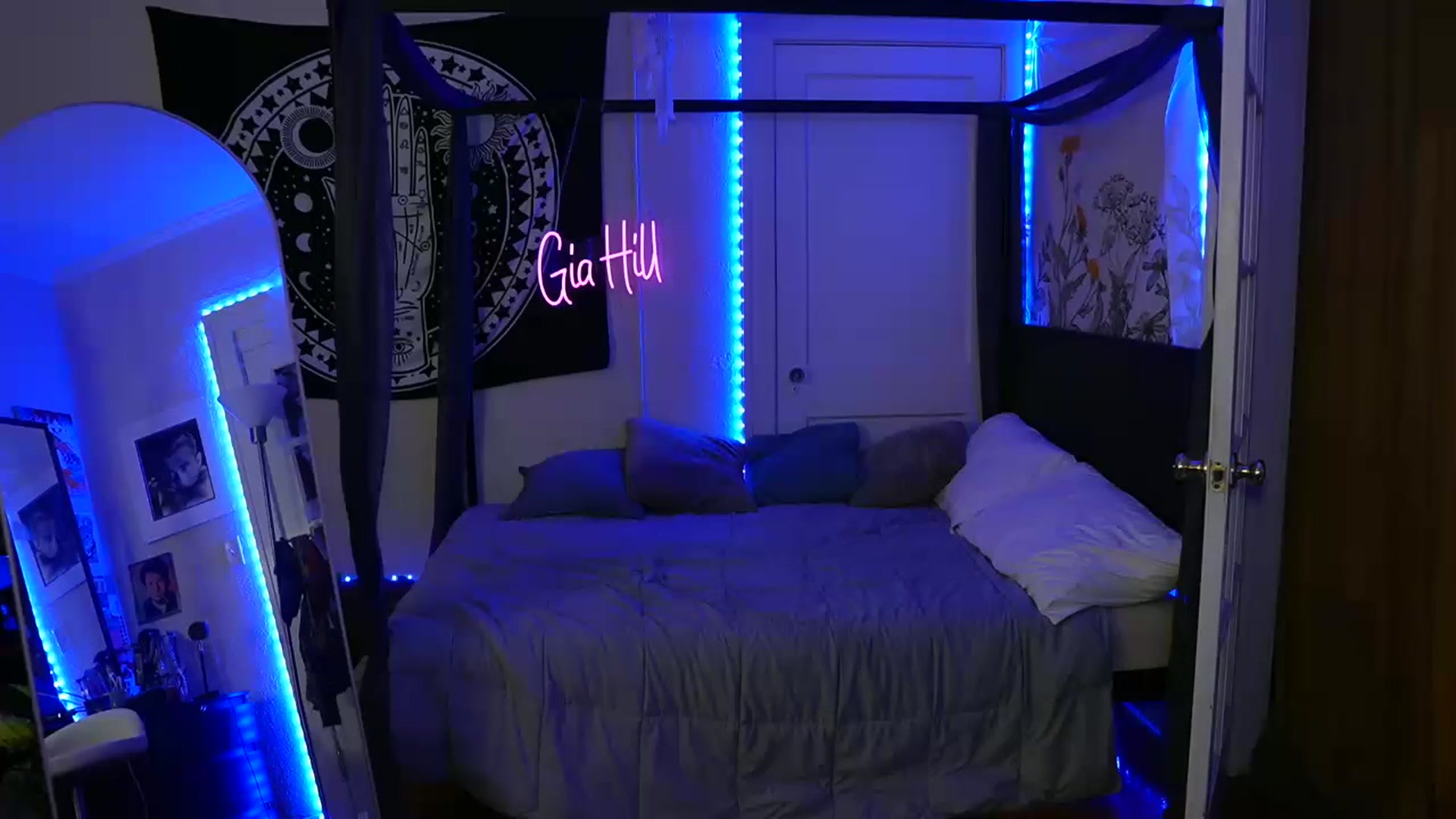 Gallery image thumbnail from Gia_Hill's myfreecams stream on, 06/13/2023, 01:29 image 13 of 20