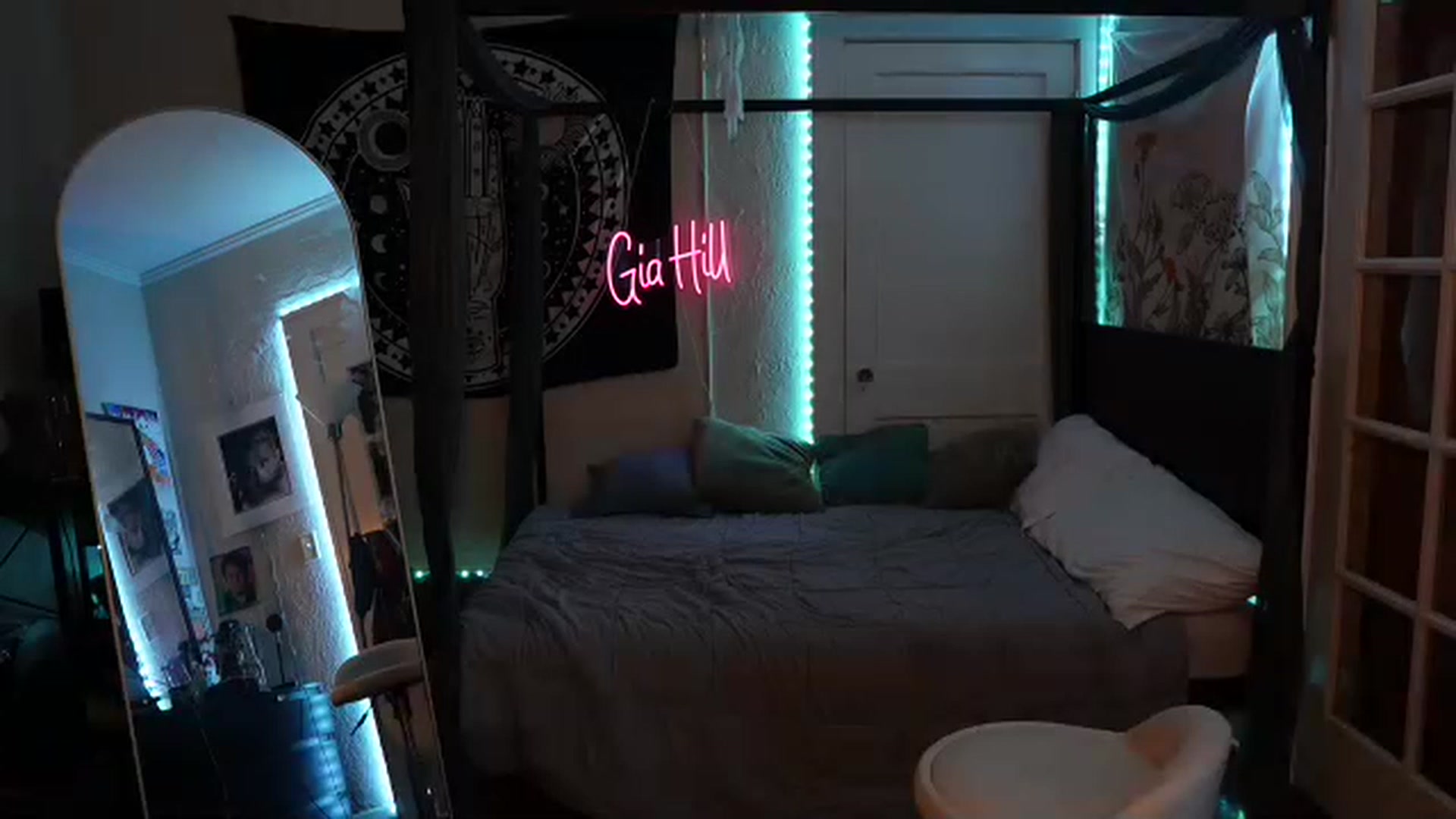 Gallery image thumbnail from Gia_Hill's myfreecams stream on, 06/13/2023, 03:44 image 1 of 20